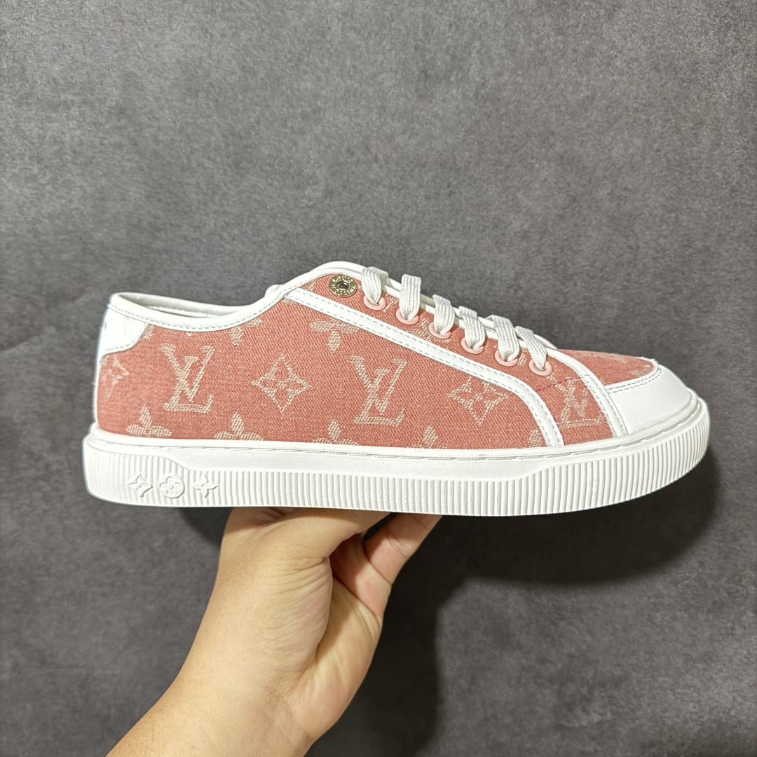 【莞产版本】LOUIS VUITTON Lagoon Sneaker 26ss春夏 饼干鞋 牛仔布 圆头系带 低帮 帆布鞋 礼盒包装 私模开发大底 正确细节 原鞋原材料1:1打造 完美版型做工 欢迎对比市场任何品质的货品 广东原产 专业LV大厂出品 正确底 大底开发近半年 原楦型开发纸版 全鞋原材料打造 细节 针车 烫金 中底无可挑剔 包装说明书防尘布袋物件 尺码:35-41 编码:FJB260270-选品中心