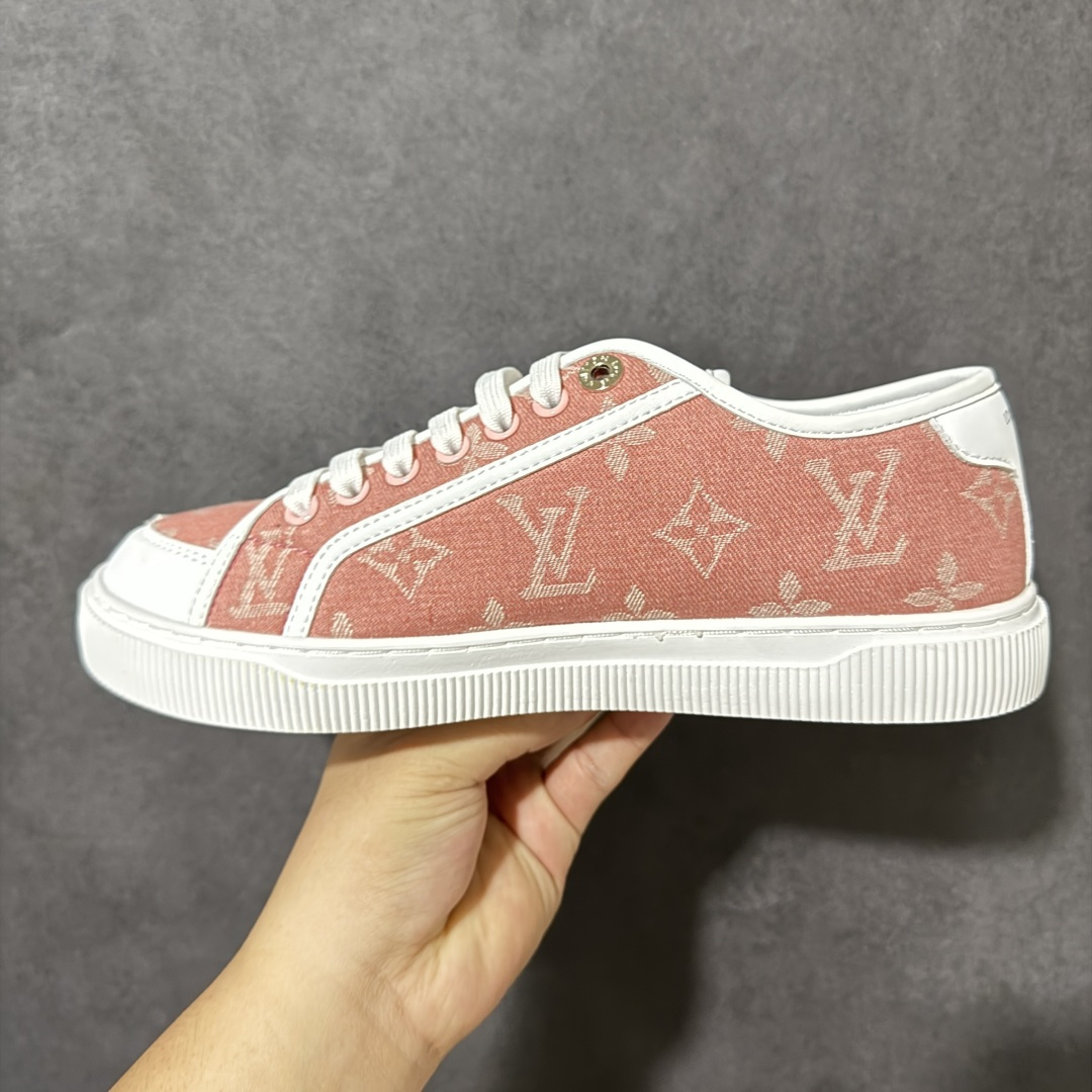 图片[2]-【莞产版本】LOUIS VUITTON Lagoon Sneaker 26ss春夏 饼干鞋 牛仔布 圆头系带 低帮 帆布鞋 礼盒包装 私模开发大底 正确细节 原鞋原材料1：1打造 完美版型做工 欢迎对比市场任何品质的货品 广东原产 专业LV大厂出品 正确底 大底开发近半年 原楦型开发纸版 全鞋原材料打造 细节 针车 烫金 中底无可挑剔 包装说明书防尘布袋物件 尺码：35-41 编码：FJB260270-选品中心