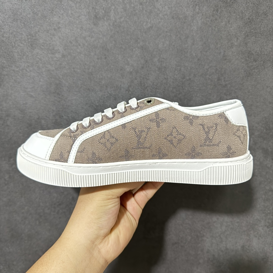 图片[2]-【莞产版本】LOUIS VUITTON Lagoon Sneaker 26ss春夏 饼干鞋 牛仔布 圆头系带 低帮 帆布鞋 礼盒包装 私模开发大底 正确细节 原鞋原材料1：1打造 完美版型做工 欢迎对比市场任何品质的货品 广东原产 专业LV大厂出品 正确底 大底开发近半年 原楦型开发纸版 全鞋原材料打造 细节 针车 烫金 中底无可挑剔 包装说明书防尘布袋物件 尺码：35-41 编码：FJB260270-选品中心