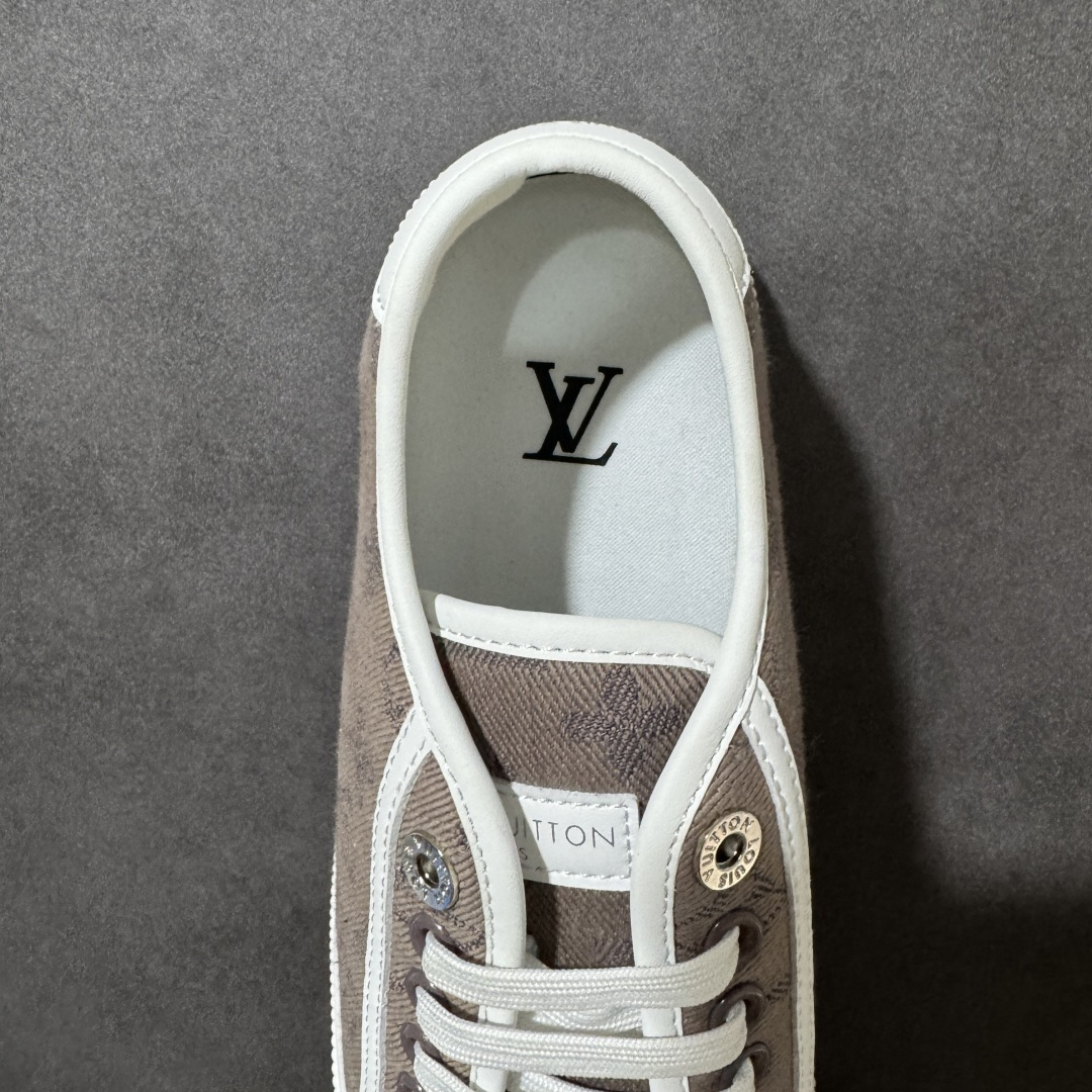 图片[6]-【莞产版本】LOUIS VUITTON Lagoon Sneaker 26ss春夏 饼干鞋 牛仔布 圆头系带 低帮 帆布鞋 礼盒包装 私模开发大底 正确细节 原鞋原材料1：1打造 完美版型做工 欢迎对比市场任何品质的货品 广东原产 专业LV大厂出品 正确底 大底开发近半年 原楦型开发纸版 全鞋原材料打造 细节 针车 烫金 中底无可挑剔 包装说明书防尘布袋物件 尺码：35-41 编码：FJB260270-选品中心
