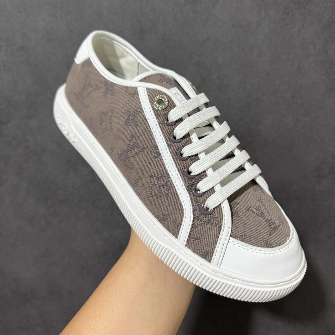 图片[3]-【莞产版本】LOUIS VUITTON Lagoon Sneaker 26ss春夏 饼干鞋 牛仔布 圆头系带 低帮 帆布鞋 礼盒包装 私模开发大底 正确细节 原鞋原材料1：1打造 完美版型做工 欢迎对比市场任何品质的货品 广东原产 专业LV大厂出品 正确底 大底开发近半年 原楦型开发纸版 全鞋原材料打造 细节 针车 烫金 中底无可挑剔 包装说明书防尘布袋物件 尺码：35-41 编码：FJB260270-选品中心