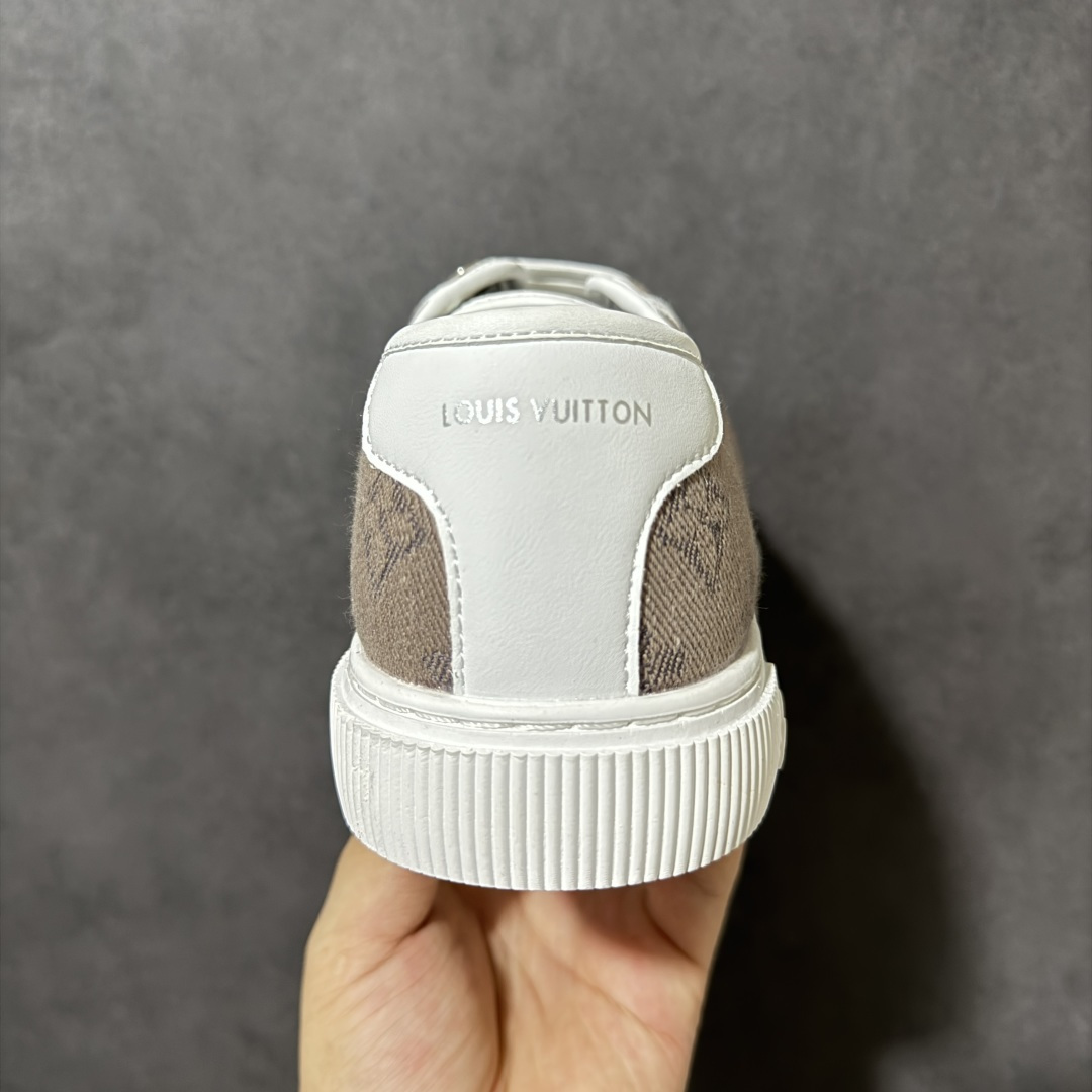 图片[4]-【莞产版本】LOUIS VUITTON Lagoon Sneaker 26ss春夏 饼干鞋 牛仔布 圆头系带 低帮 帆布鞋 礼盒包装 私模开发大底 正确细节 原鞋原材料1：1打造 完美版型做工 欢迎对比市场任何品质的货品 广东原产 专业LV大厂出品 正确底 大底开发近半年 原楦型开发纸版 全鞋原材料打造 细节 针车 烫金 中底无可挑剔 包装说明书防尘布袋物件 尺码：35-41 编码：FJB260270-选品中心
