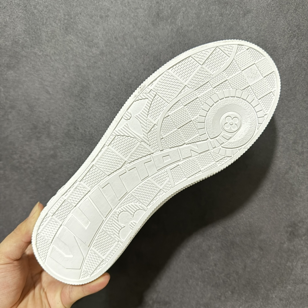 图片[9]-【莞产版本】LOUIS VUITTON Lagoon Sneaker 26ss春夏 饼干鞋 牛仔布 圆头系带 低帮 帆布鞋 礼盒包装 私模开发大底 正确细节 原鞋原材料1：1打造 完美版型做工 欢迎对比市场任何品质的货品 广东原产 专业LV大厂出品 正确底 大底开发近半年 原楦型开发纸版 全鞋原材料打造 细节 针车 烫金 中底无可挑剔 包装说明书防尘布袋物件 尺码：35-41 编码：FJB260270-选品中心