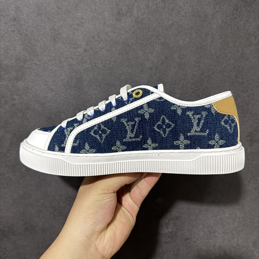 图片[2]-【莞产版本】LOUIS VUITTON Lagoon Sneaker 26ss春夏 饼干鞋 牛仔布 圆头系带 低帮 帆布鞋 礼盒包装 私模开发大底 正确细节 原鞋原材料1：1打造 完美版型做工 欢迎对比市场任何品质的货品 广东原产 专业LV大厂出品 正确底 大底开发近半年 原楦型开发纸版 全鞋原材料打造 细节 针车 烫金 中底无可挑剔 包装说明书防尘布袋物件 尺码：35-41 编码：FJB260270-选品中心