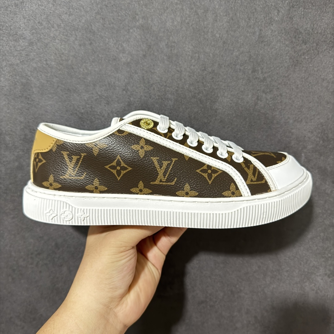 【莞产版本】LOUIS VUITTON Lagoon Sneaker 26ss春夏 饼干鞋 牛仔布 圆头系带 低帮 帆布鞋 礼盒包装 私模开发大底 正确细节 原鞋原材料1：1打造 完美版型做工 欢迎对比市场任何品质的货品 广东原产 专业LV大厂出品 正确底 大底开发近半年 原楦型开发纸版 全鞋原材料打造 细节 针车 烫金 中底无可挑剔 包装说明书防尘布袋物件 尺码：35-41 编码：FJB260270-选品中心