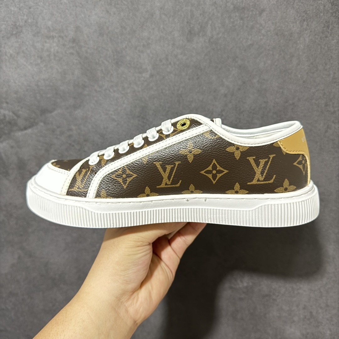 图片[2]-【莞产版本】LOUIS VUITTON Lagoon Sneaker 26ss春夏 饼干鞋 牛仔布 圆头系带 低帮 帆布鞋 礼盒包装 私模开发大底 正确细节 原鞋原材料1：1打造 完美版型做工 欢迎对比市场任何品质的货品 广东原产 专业LV大厂出品 正确底 大底开发近半年 原楦型开发纸版 全鞋原材料打造 细节 针车 烫金 中底无可挑剔 包装说明书防尘布袋物件 尺码：35-41 编码：FJB260270-选品中心