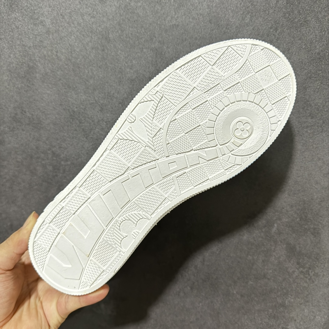 图片[9]-【莞产版本】LOUIS VUITTON Lagoon Sneaker 26ss春夏 饼干鞋 牛仔布 圆头系带 低帮 帆布鞋 礼盒包装 私模开发大底 正确细节 原鞋原材料1：1打造 完美版型做工 欢迎对比市场任何品质的货品 广东原产 专业LV大厂出品 正确底 大底开发近半年 原楦型开发纸版 全鞋原材料打造 细节 针车 烫金 中底无可挑剔 包装说明书防尘布袋物件 尺码：35-41 编码：FJB260270-选品中心