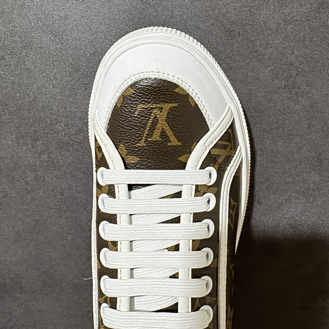 图片[5]-【莞产版本】LOUIS VUITTON Lagoon Sneaker 26ss春夏 饼干鞋 牛仔布 圆头系带 低帮 帆布鞋 礼盒包装 私模开发大底 正确细节 原鞋原材料1：1打造 完美版型做工 欢迎对比市场任何品质的货品 广东原产 专业LV大厂出品 正确底 大底开发近半年 原楦型开发纸版 全鞋原材料打造 细节 针车 烫金 中底无可挑剔 包装说明书防尘布袋物件 尺码：35-41 编码：FJB260270-选品中心