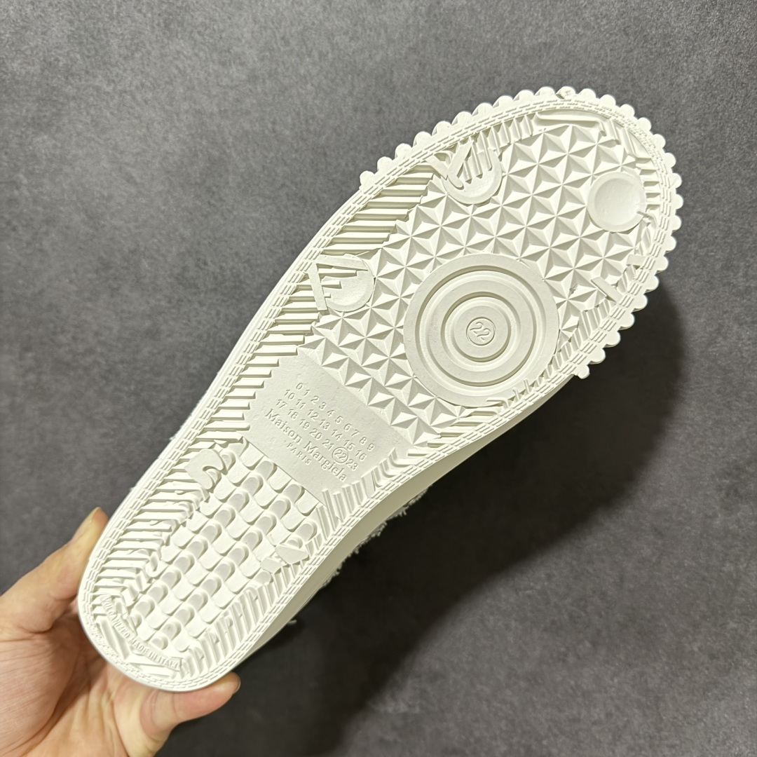 图片[9]-【东莞版本】Maison Margiela梅森马吉拉 Evolution 牛皮帆布 低帮 时尚板鞋 男款 New Evolution 运动鞋采用帆布、小牛皮和绒面革制成，前底有防滑钉，装饰设计搭配双鞋带，营造出层次感和做旧效果。数字标志出现在鞋舌上，背面的单一白色缝线显示出Maison Margiela之手。 尺码：40-45-选品中心