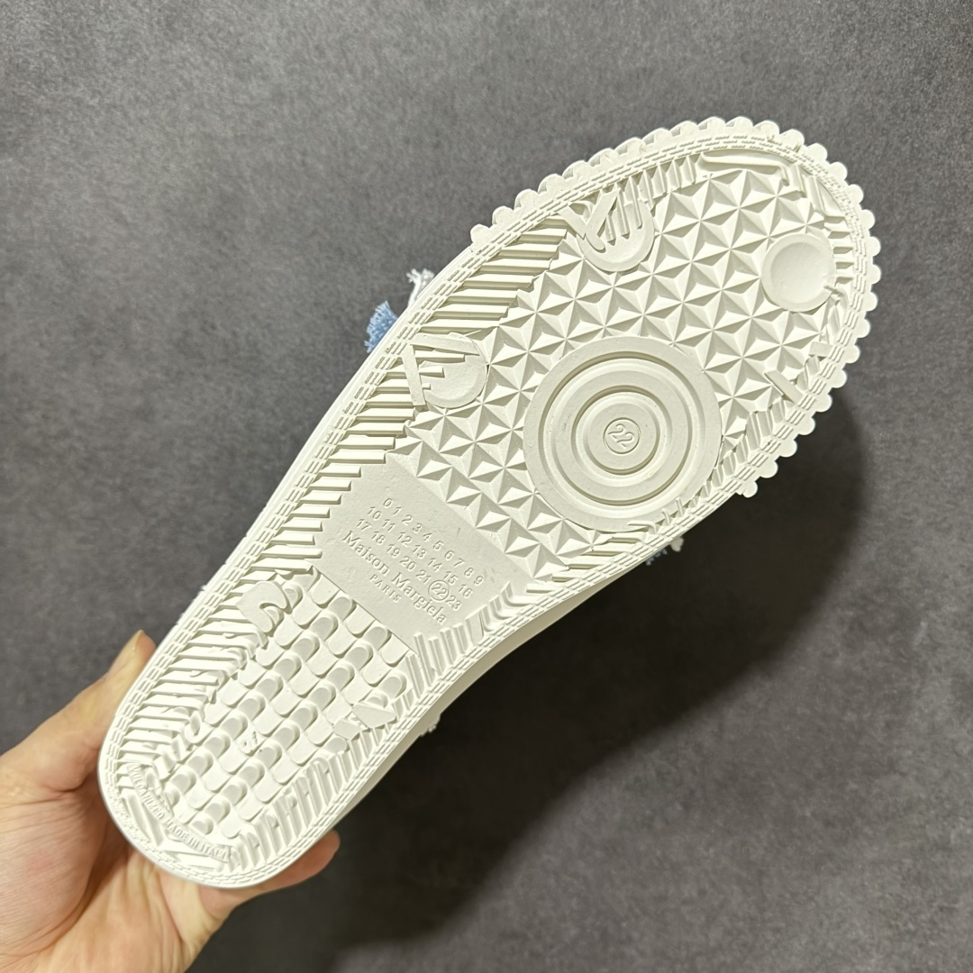 图片[9]-【东莞版本】Maison Margiela梅森马吉拉 Evolution 牛皮帆布 低帮 时尚板鞋 男款 New Evolution 运动鞋采用帆布、小牛皮和绒面革制成，前底有防滑钉，装饰设计搭配双鞋带，营造出层次感和做旧效果。数字标志出现在鞋舌上，背面的单一白色缝线显示出Maison Margiela之手。 尺码：40-45-选品中心
