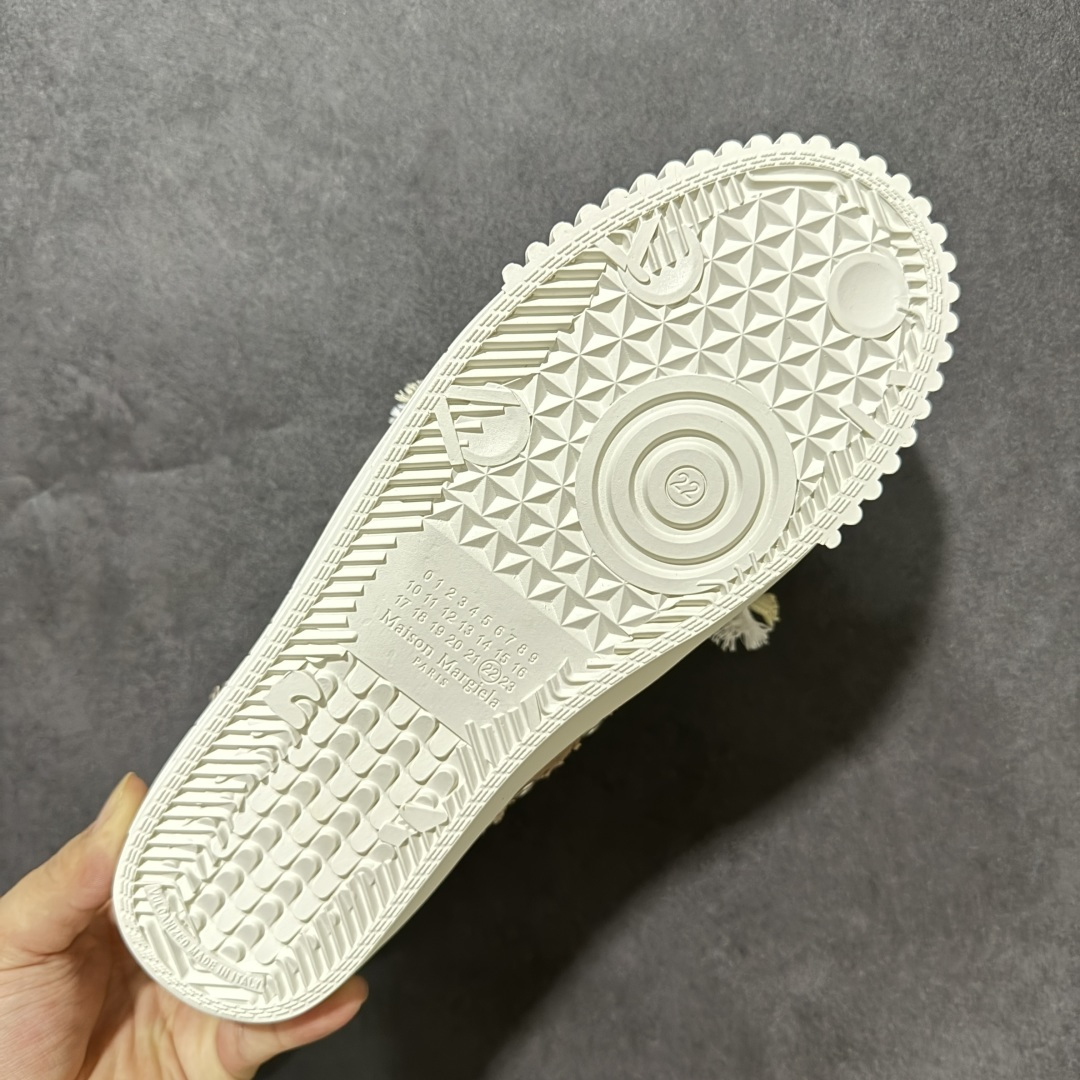 图片[9]-【东莞版本】Maison Margiela梅森马吉拉 Evolution 牛皮帆布 低帮 时尚板鞋 男款 New Evolution 运动鞋采用帆布、小牛皮和绒面革制成，前底有防滑钉，装饰设计搭配双鞋带，营造出层次感和做旧效果。数字标志出现在鞋舌上，背面的单一白色缝线显示出Maison Margiela之手。 尺码：40-45-选品中心