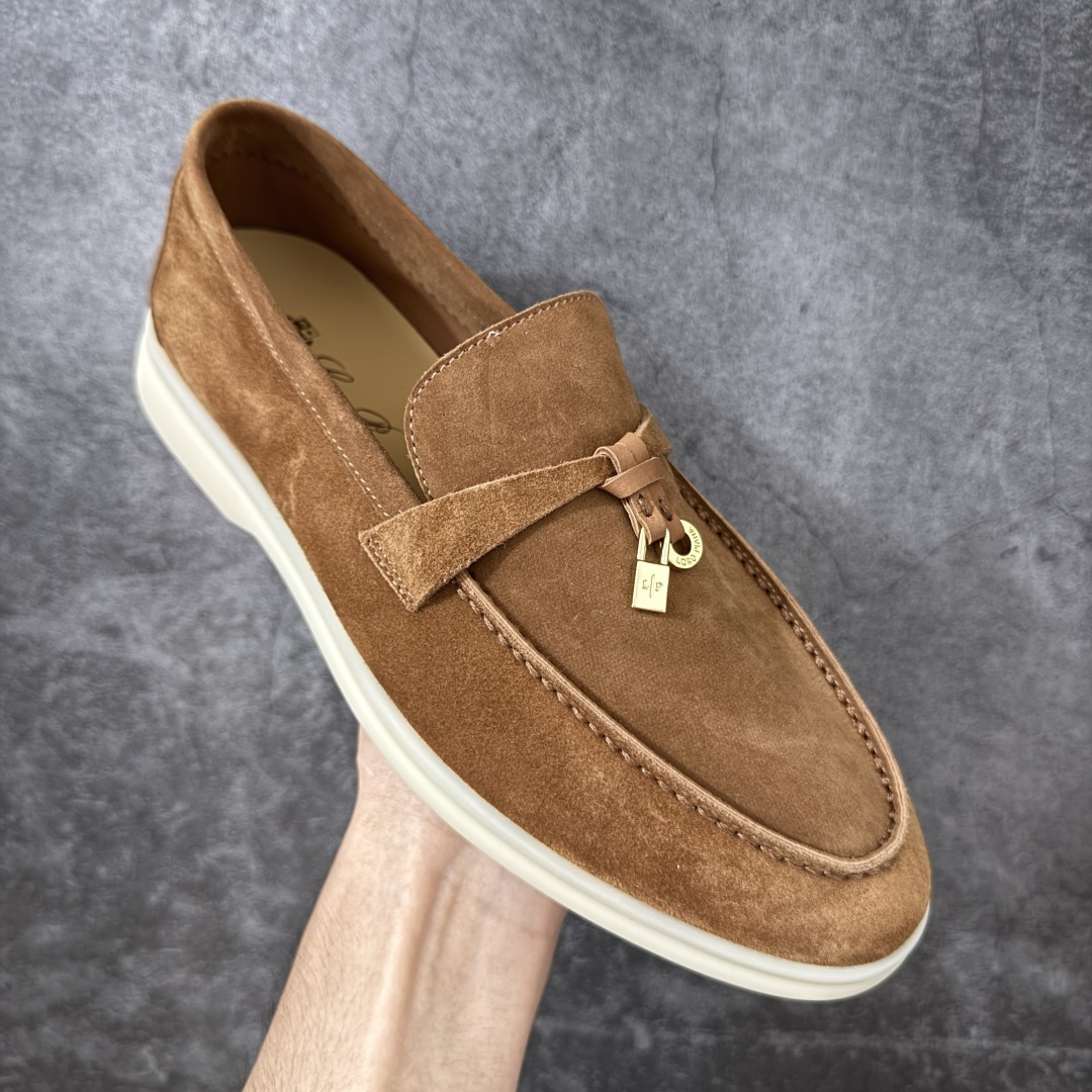 图片[3]-【佛山超A版】Loro Piana LP Summer Walk Low 生活系列低帮复古百搭德训风休闲运动板鞋一脚蹬 羊驼色 意大利顶级奢侈品牌·诺悠翩雅 这款新款绒面革网球鞋采用超低帮设计 适合全年穿着 并具有防水性能 包边鞋底营造轻松迷人的色彩组合 将功能性与低调个性风格和谐融合 打造都市着装的理想鞋履选择 鞋跟处饰以Kummel色嵌片 柔软小牛皮鞋舌 压印LP徽标 棉质鞋带材质 鞋面：牛剖层绒面革 鞋底：橡胶 衬里：牛皮革 尺码： 35-41-选品中心