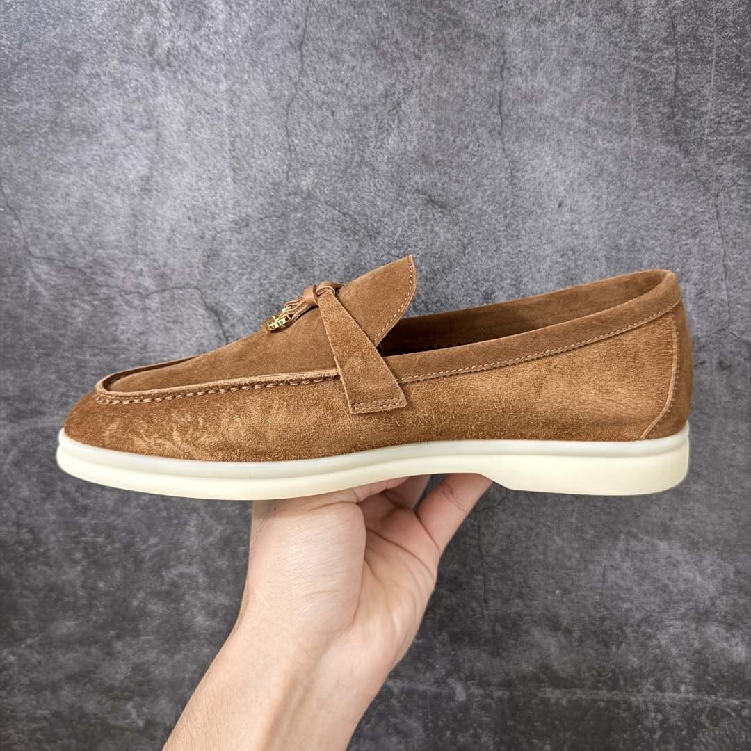 图片[2]-【佛山超A版】Loro Piana LP Summer Walk Low 生活系列低帮复古百搭德训风休闲运动板鞋一脚蹬 羊驼色 意大利顶级奢侈品牌·诺悠翩雅 这款新款绒面革网球鞋采用超低帮设计 适合全年穿着 并具有防水性能 包边鞋底营造轻松迷人的色彩组合 将功能性与低调个性风格和谐融合 打造都市着装的理想鞋履选择 鞋跟处饰以Kummel色嵌片 柔软小牛皮鞋舌 压印LP徽标 棉质鞋带材质 鞋面：牛剖层绒面革 鞋底：橡胶 衬里：牛皮革 尺码： 35-41-选品中心