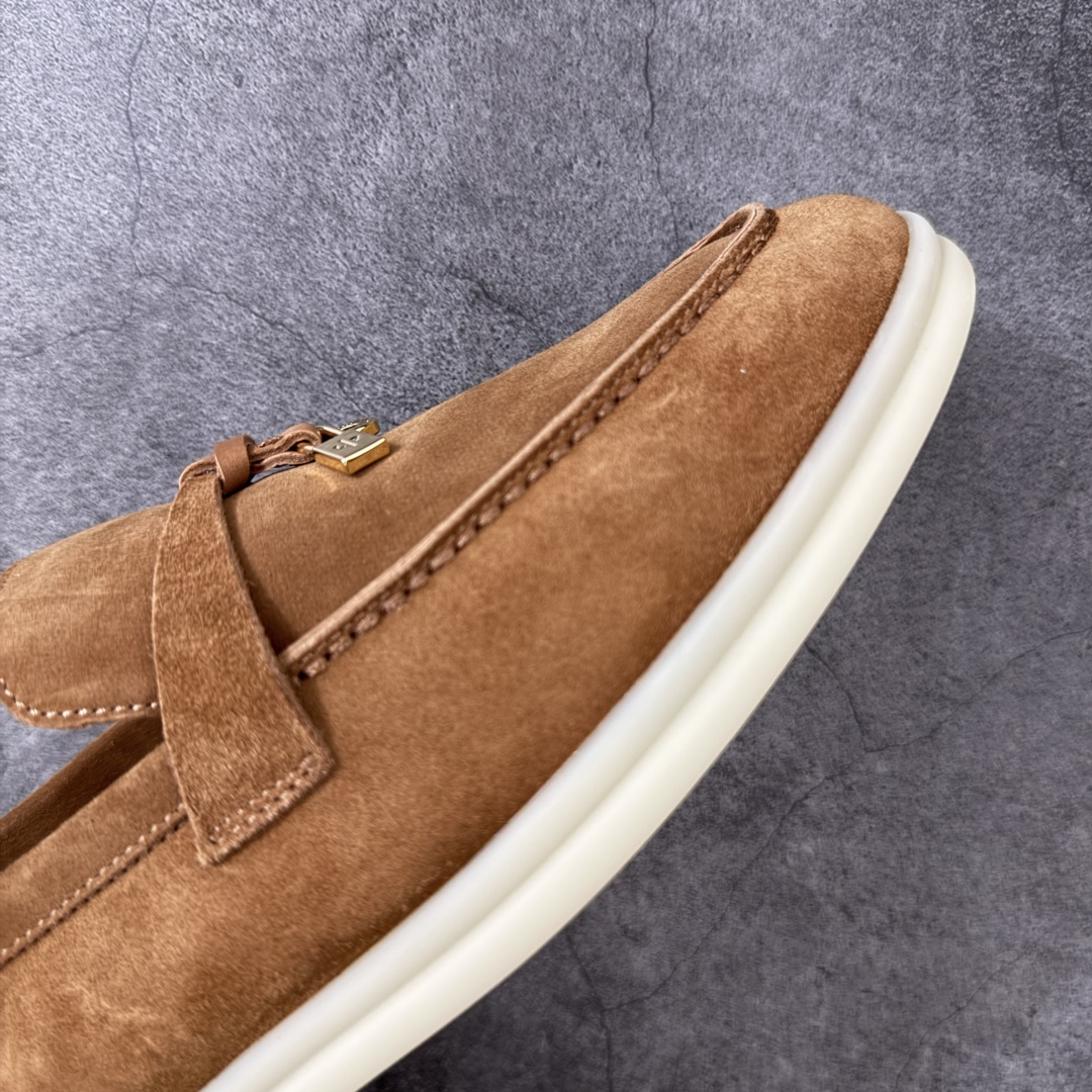 图片[6]-【佛山超A版】Loro Piana LP Summer Walk Low 生活系列低帮复古百搭德训风休闲运动板鞋一脚蹬 羊驼色 意大利顶级奢侈品牌·诺悠翩雅 这款新款绒面革网球鞋采用超低帮设计 适合全年穿着 并具有防水性能 包边鞋底营造轻松迷人的色彩组合 将功能性与低调个性风格和谐融合 打造都市着装的理想鞋履选择 鞋跟处饰以Kummel色嵌片 柔软小牛皮鞋舌 压印LP徽标 棉质鞋带材质 鞋面：牛剖层绒面革 鞋底：橡胶 衬里：牛皮革 尺码： 35-41-选品中心