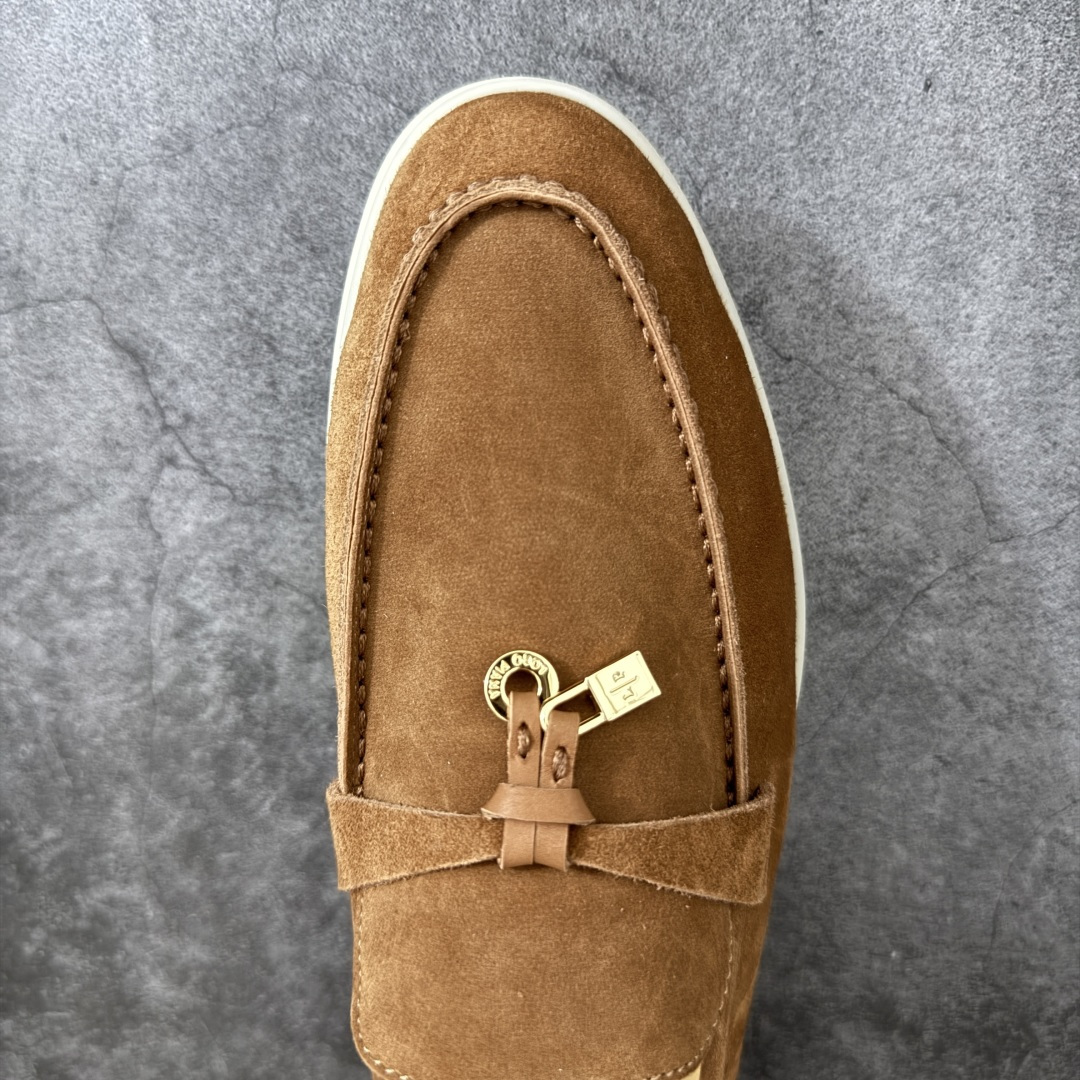 图片[5]-【佛山超A版】Loro Piana LP Summer Walk Low 生活系列低帮复古百搭德训风休闲运动板鞋一脚蹬 羊驼色 意大利顶级奢侈品牌·诺悠翩雅 这款新款绒面革网球鞋采用超低帮设计 适合全年穿着 并具有防水性能 包边鞋底营造轻松迷人的色彩组合 将功能性与低调个性风格和谐融合 打造都市着装的理想鞋履选择 鞋跟处饰以Kummel色嵌片 柔软小牛皮鞋舌 压印LP徽标 棉质鞋带材质 鞋面：牛剖层绒面革 鞋底：橡胶 衬里：牛皮革 尺码： 35-41-选品中心