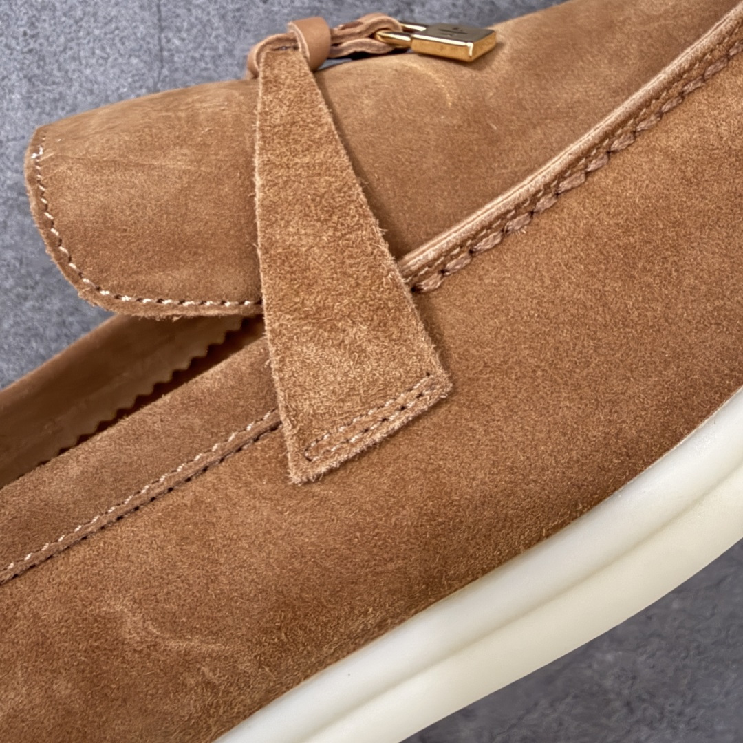 图片[4]-【佛山超A版】Loro Piana LP Summer Walk Low 生活系列低帮复古百搭德训风休闲运动板鞋一脚蹬 羊驼色 意大利顶级奢侈品牌·诺悠翩雅 这款新款绒面革网球鞋采用超低帮设计 适合全年穿着 并具有防水性能 包边鞋底营造轻松迷人的色彩组合 将功能性与低调个性风格和谐融合 打造都市着装的理想鞋履选择 鞋跟处饰以Kummel色嵌片 柔软小牛皮鞋舌 压印LP徽标 棉质鞋带材质 鞋面：牛剖层绒面革 鞋底：橡胶 衬里：牛皮革 尺码： 35-41-选品中心