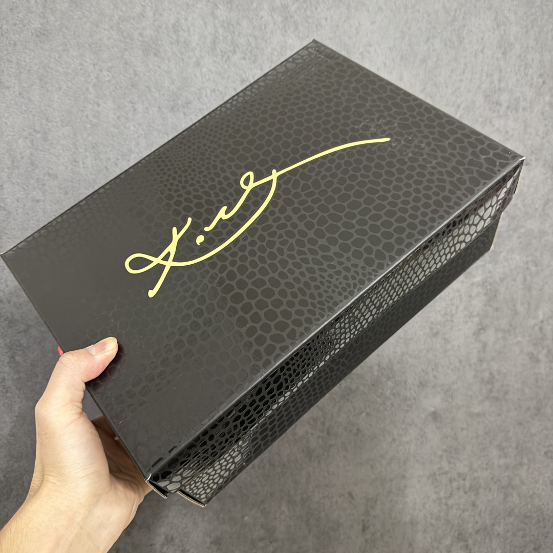 图片[12]-顶级纯原【GX绿x版本】NK Zoom Kobe V 科比5代复刻实战运动低帮文化篮球鞋 薄荷绿 IX1200-300 完美复刻公司 实战配置直接拉满 原楦纸板开发 鞋身流线型、后跟塑形 区分土肥圆 原厂针织鞋面一针一线匹配原版 全身鞋材卡料色独家定制 唯一万针立体刺绣SWOOSH 真实底模最大50.5 实战利器 专供海外市场 独立原厂模具 首批不拼图大几率过验 亲测已过 支持各种高强度实战 无需担心 补货周期极长 脚宽建议买大半码 科比系列前掌偏窄 支持七天无理由退换 尺码： 40 40.5 41 42 42.5 43 44 44.5 45 46 47.5 48.5-选品中心