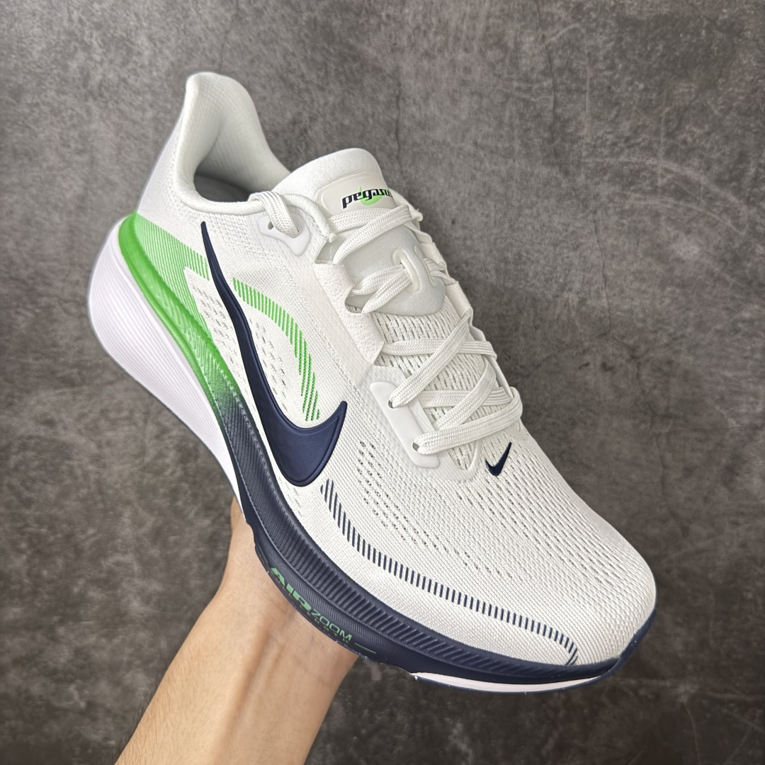 图片[3]-【XE纯原】Nike Air Zoom Pegasus 42 登月42代超级飞马系列马拉松跑步鞋 平台专供 充正品质 之前未流通市场版本 内里嵌入定型海绵 中底搭载前Zoom+全掌React配置 全部原鞋开发打造 所有细节全部同步原版 全新一代拥有 Zoom Air 一如既往的稳定感和流畅感 鞋面采用工程网眼设计 为特定高热区域营造出色透气性 进一步增加鞋面的穿孔数量 让足部能够快速散热 中足搭配 Flywire 飞线 在高速运动时营造舒适稳定的贴合感 内置Zoon气垫加持 动力十足！ 货号：IB1873-107 尺码：39-48.5-选品中心