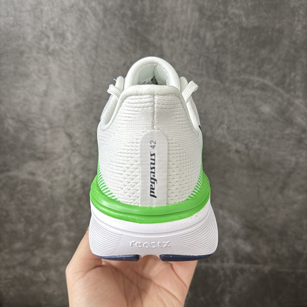 图片[4]-【XE纯原】Nike Air Zoom Pegasus 42 登月42代超级飞马系列马拉松跑步鞋 平台专供 充正品质 之前未流通市场版本 内里嵌入定型海绵 中底搭载前Zoom+全掌React配置 全部原鞋开发打造 所有细节全部同步原版 全新一代拥有 Zoom Air 一如既往的稳定感和流畅感 鞋面采用工程网眼设计 为特定高热区域营造出色透气性 进一步增加鞋面的穿孔数量 让足部能够快速散热 中足搭配 Flywire 飞线 在高速运动时营造舒适稳定的贴合感 内置Zoon气垫加持 动力十足！ 货号：IB1873-107 尺码：39-48.5-选品中心