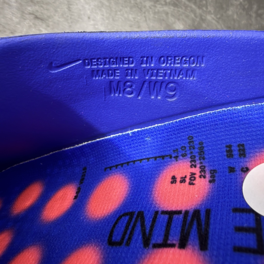 图片[3]-【Top纯原】Nike Mind 001 神经科学足底按摩包头拖鞋 靛蓝 蜘蛛侠 IZ6659-400 同源ZP原材 匠心打造 🔹原厂MD一体发泡大底：全套原模开版，渐变雾面哑光喷漆，柔软回弹和ZP完全一致。 🔹22颗独立PEBAX泡棉按摩底：黑科技活塞式按摩脚感，踩下去的Q弹感和ZP无差。 🔹正确组合大底：鞋头前后跟橡胶贴片，耐磨防滑，细节还原到每一处。 🔹高还原细节：TPU电镀银Swoosh、针织透气鞋舌、高弹原鞋垫，清洁度拉满。 尺码：36 36.5 37.5 38 38.5 39 40 40.5 41 42 42.5 43 44 44.5 45 46 47.5 48.5 ⚠️尺码提示：偏小一码，建议拍大一码，脚感更舒适。-选品中心
