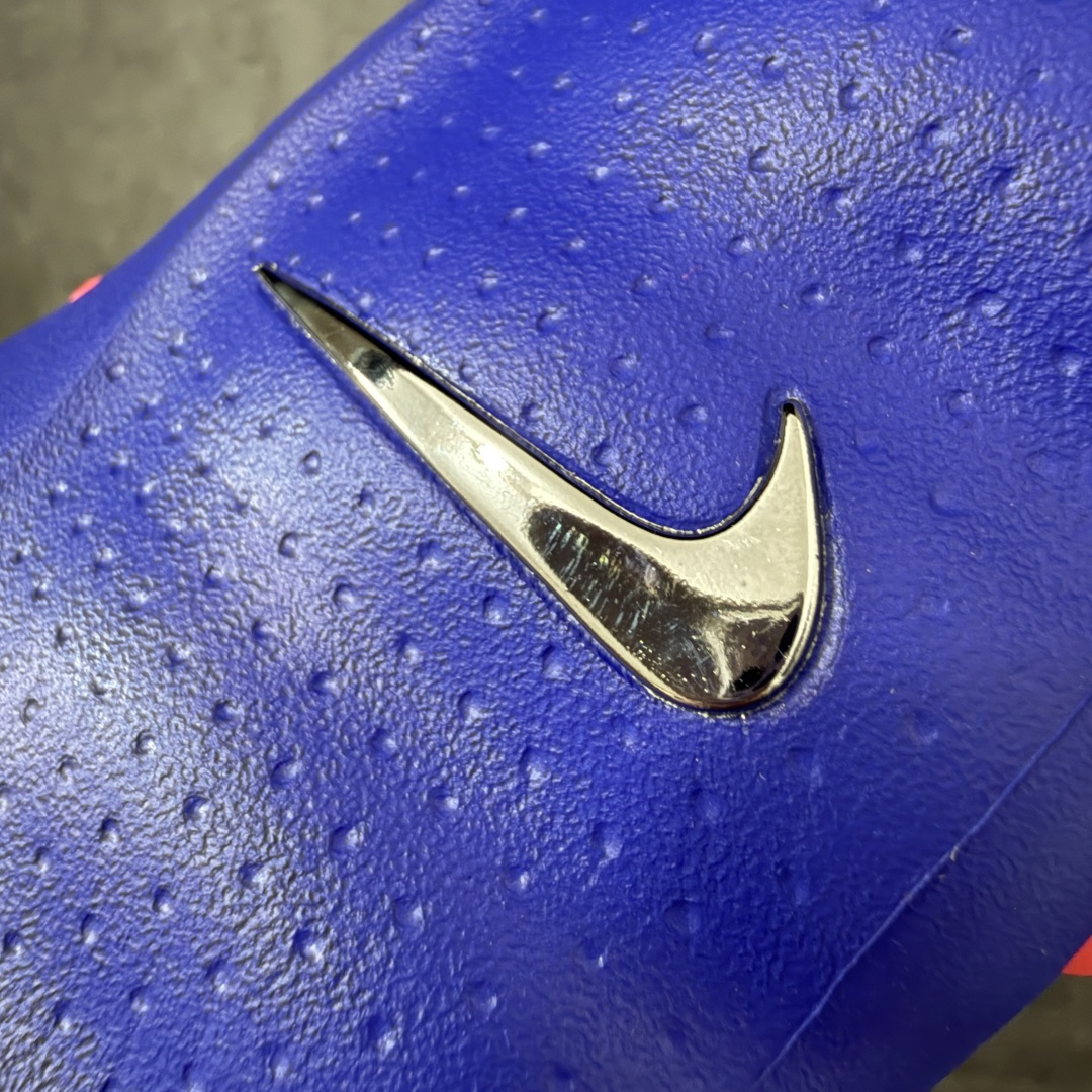 图片[4]-【Top纯原】Nike Mind 001 神经科学足底按摩包头拖鞋 靛蓝 蜘蛛侠 IZ6659-400 同源ZP原材 匠心打造 🔹原厂MD一体发泡大底：全套原模开版，渐变雾面哑光喷漆，柔软回弹和ZP完全一致。 🔹22颗独立PEBAX泡棉按摩底：黑科技活塞式按摩脚感，踩下去的Q弹感和ZP无差。 🔹正确组合大底：鞋头前后跟橡胶贴片，耐磨防滑，细节还原到每一处。 🔹高还原细节：TPU电镀银Swoosh、针织透气鞋舌、高弹原鞋垫，清洁度拉满。 尺码：36 36.5 37.5 38 38.5 39 40 40.5 41 42 42.5 43 44 44.5 45 46 47.5 48.5 ⚠️尺码提示：偏小一码，建议拍大一码，脚感更舒适。-选品中心