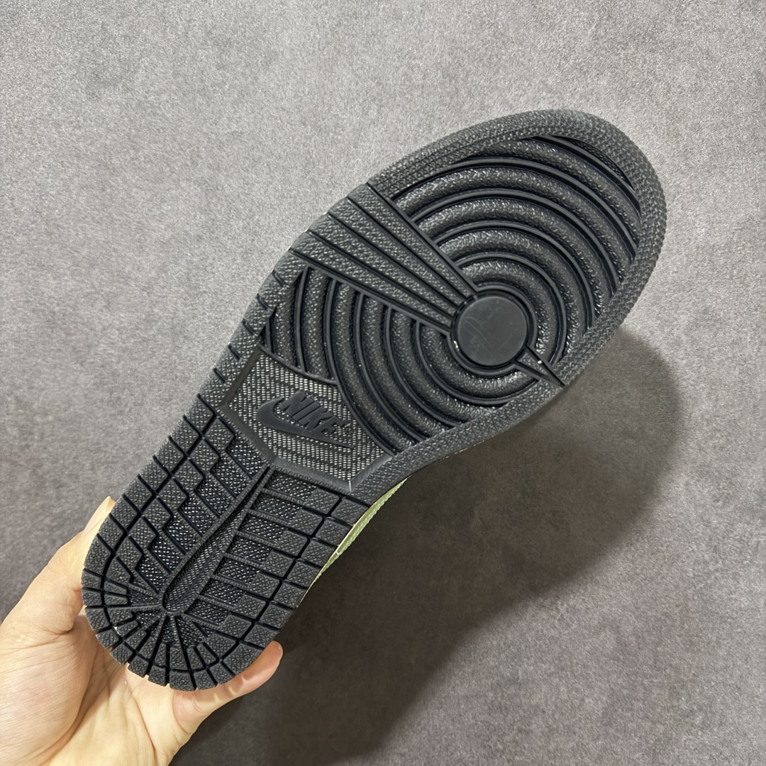 图片[9]-【公司级】 Air Jordan 1 AJ1 low 低帮 绿黑白 市场唯一独家头层皮打造 原鞋原档案开发 原厂皮料 原档冲孔鞋头 正确满胶鞋垫 四线拉帮 原厂织唛标 鞋舌高弹海绵填充 货号：553560 081 尺码：36 36.5 37.5 38 38.5 39 40 40.5 41 42 42.5 43 44 45-选品中心