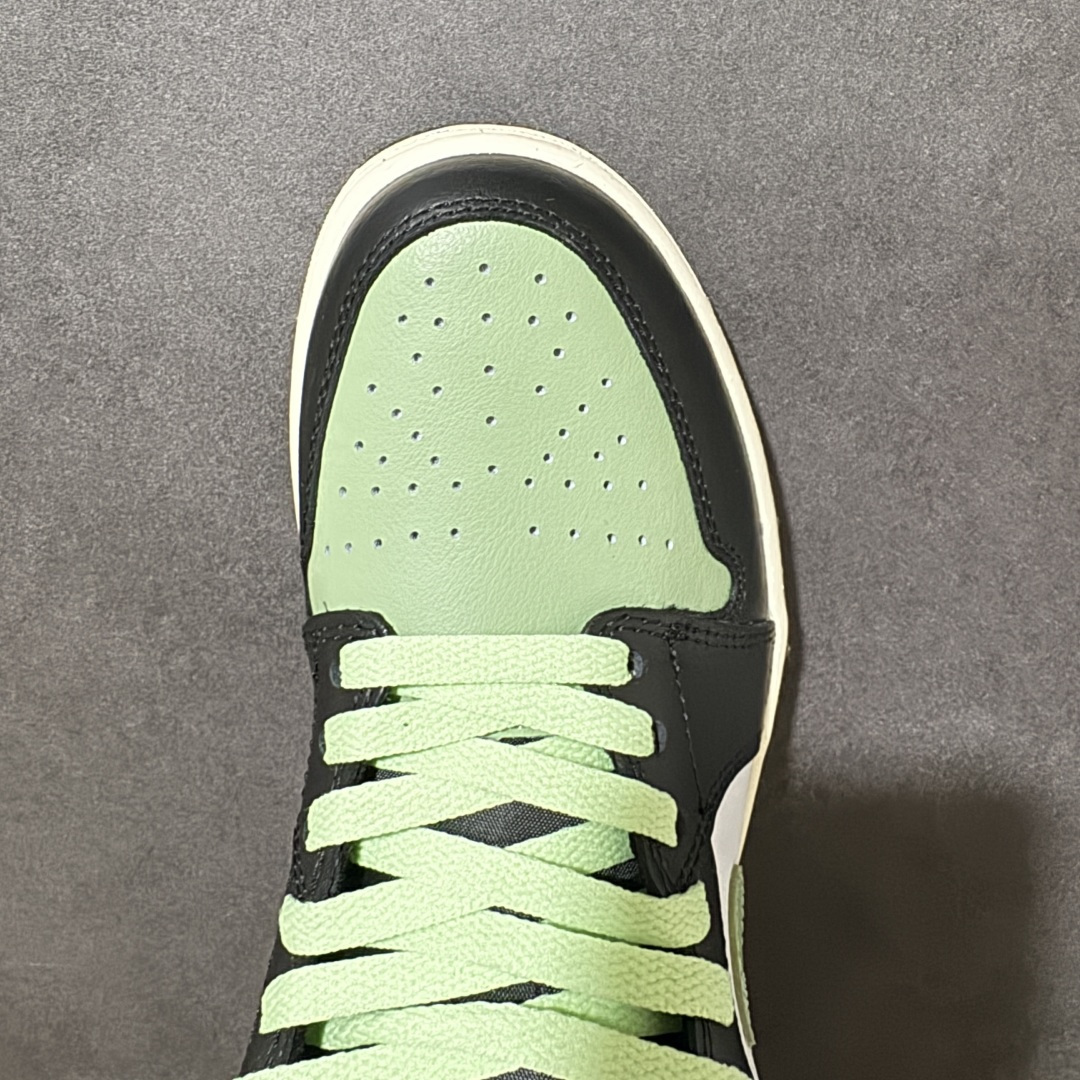图片[5]-【公司级】 Air Jordan 1 AJ1 low 低帮 绿黑白 市场唯一独家头层皮打造 原鞋原档案开发 原厂皮料 原档冲孔鞋头 正确满胶鞋垫 四线拉帮 原厂织唛标 鞋舌高弹海绵填充 货号：553560 081 尺码：36 36.5 37.5 38 38.5 39 40 40.5 41 42 42.5 43 44 45-选品中心