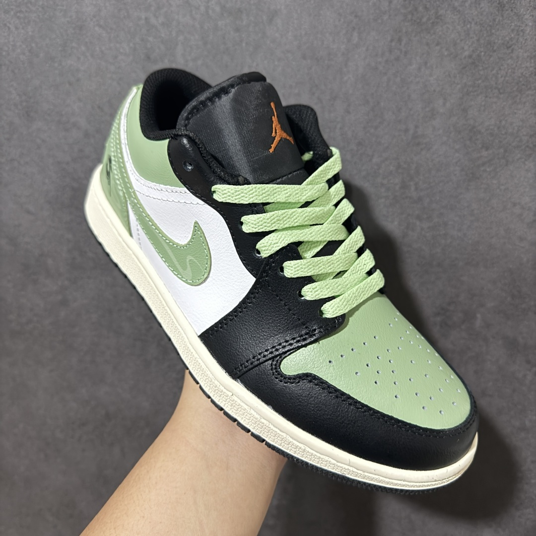 图片[3]-【公司级】 Air Jordan 1 AJ1 low 低帮 绿黑白 市场唯一独家头层皮打造 原鞋原档案开发 原厂皮料 原档冲孔鞋头 正确满胶鞋垫 四线拉帮 原厂织唛标 鞋舌高弹海绵填充 货号：553560 081 尺码：36 36.5 37.5 38 38.5 39 40 40.5 41 42 42.5 43 44 45-选品中心