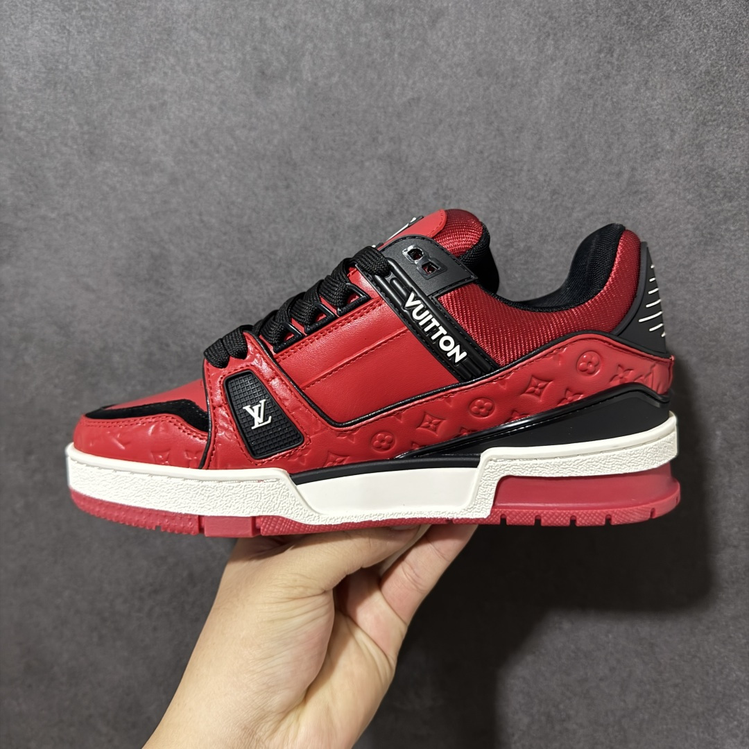 图片[2]-【纯原礼盒版】LV Trainer 2026路易威登走秀最新款 原版1：1开发复刻 做工精细 鞋面由意大利进口小牛皮拼接，侧边饰有品牌LOGO标志，进口网布垫脚➕透气网布内里，脚感超舒适 原厂特供原版TPU组合大底 套包工艺 尺码：35 36 37 38 39 40 41 42 43 44 45 46-选品中心