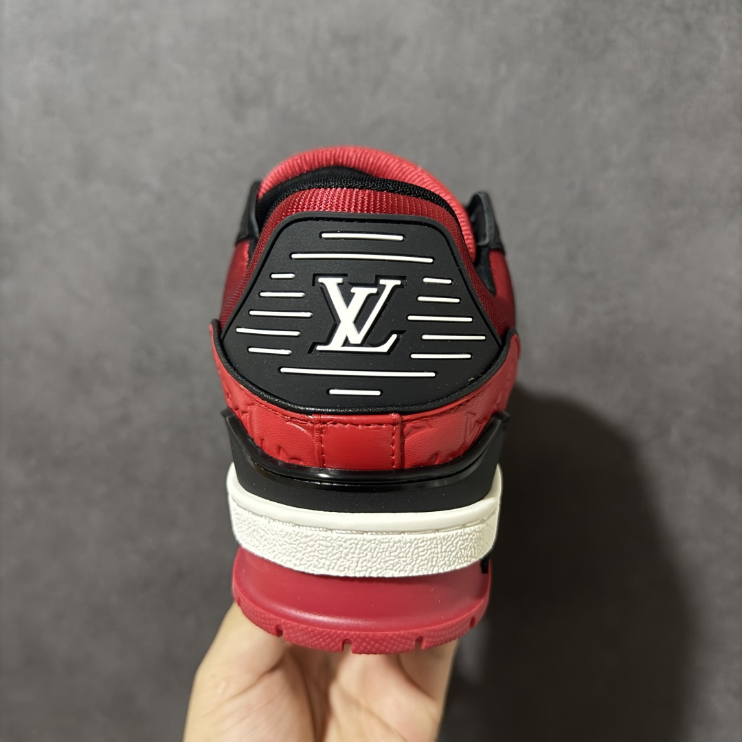 图片[4]-【纯原礼盒版】LV Trainer 2026路易威登走秀最新款 原版1：1开发复刻 做工精细 鞋面由意大利进口小牛皮拼接，侧边饰有品牌LOGO标志，进口网布垫脚➕透气网布内里，脚感超舒适 原厂特供原版TPU组合大底 套包工艺 尺码：35 36 37 38 39 40 41 42 43 44 45 46-选品中心
