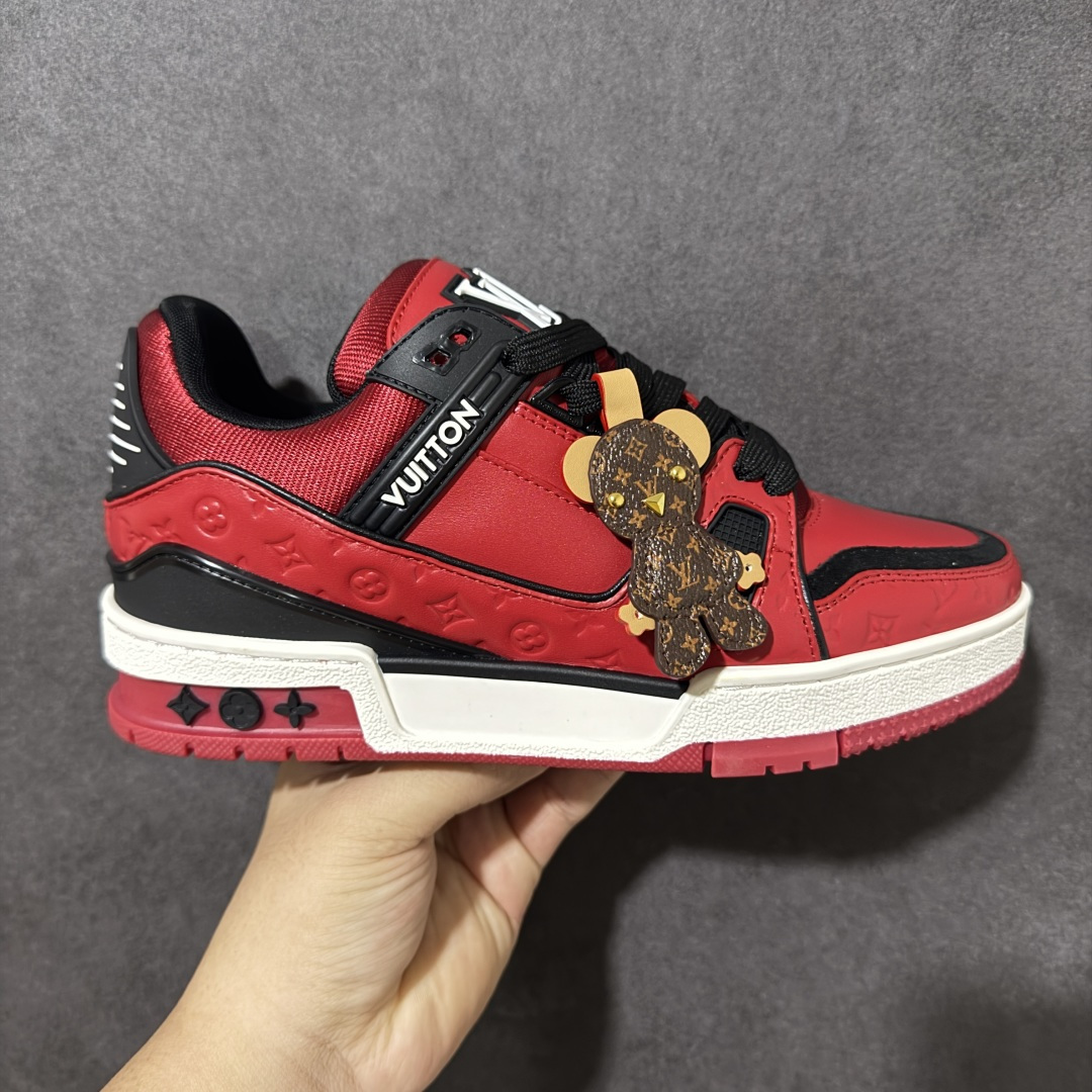 【纯原礼盒版】LV Trainer 2026路易威登走秀最新款 原版1：1开发复刻 做工精细 鞋面由意大利进口小牛皮拼接，侧边饰有品牌LOGO标志，进口网布垫脚➕透气网布内里，脚感超舒适 原厂特供原版TPU组合大底 套包工艺 尺码：35 36 37 38 39 40 41 42 43 44 45 46-选品中心