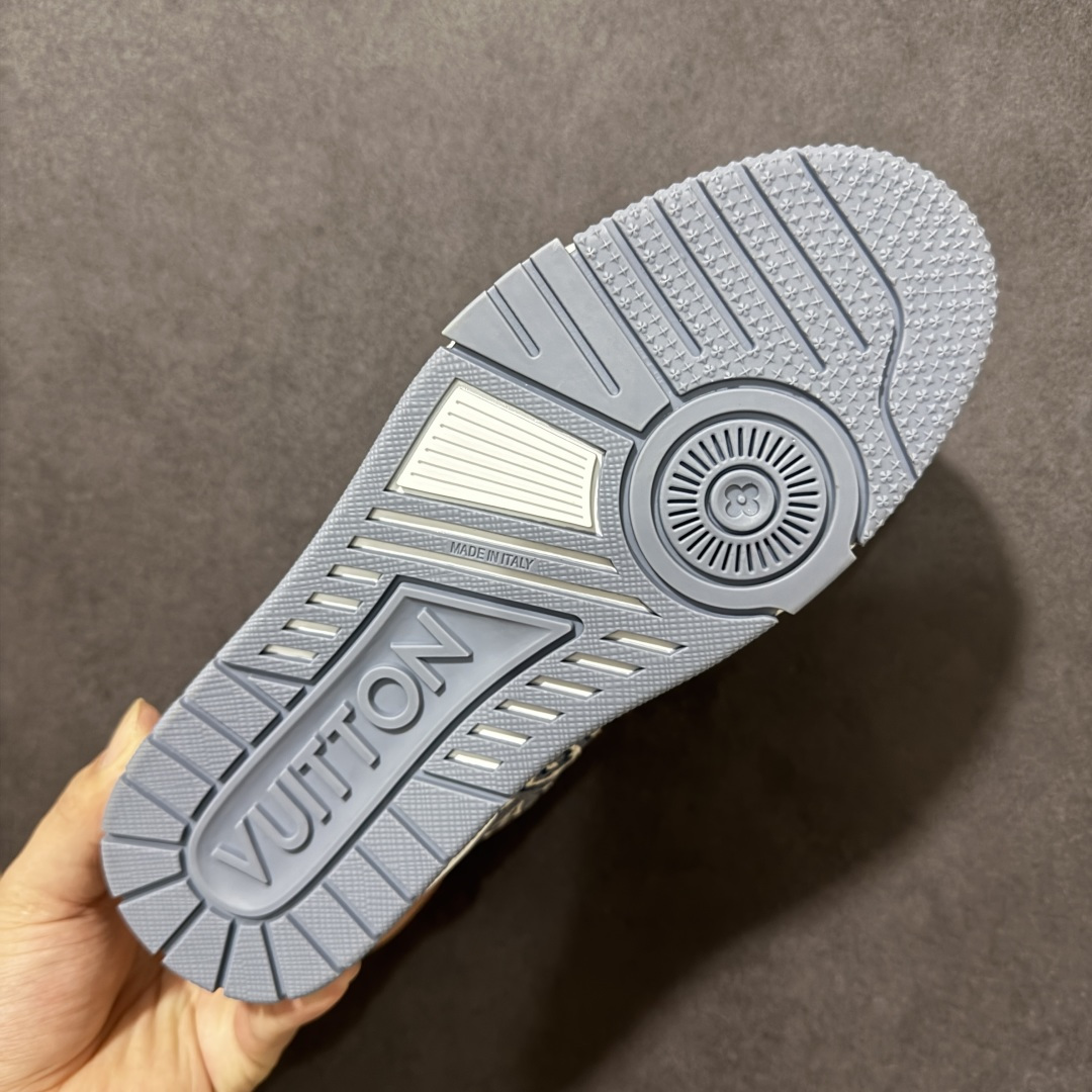 图片[9]-【纯原礼盒版】LV Trainer 2026路易威登走秀最新款 原版1：1开发复刻 做工精细 鞋面由意大利进口小牛皮拼接，侧边饰有品牌LOGO标志，进口网布垫脚➕透气网布内里，脚感超舒适 原厂特供原版TPU组合大底 套包工艺 尺码：35 36 37 38 39 40 41 42 43 44 45 46-选品中心