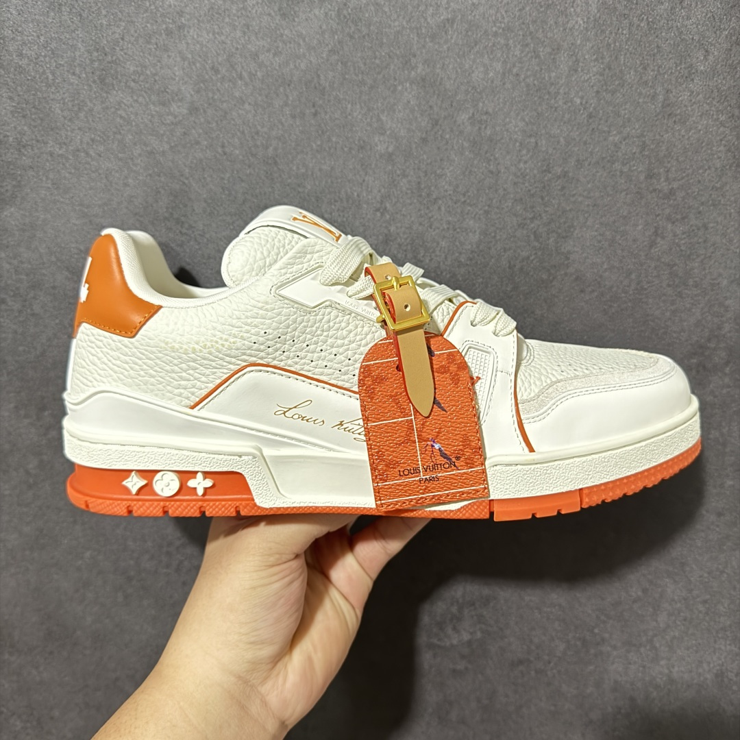 【纯原礼盒版】LV Trainer 2026路易威登走秀最新款 原版1:1开发复刻 做工精细 鞋面由意大利进口小牛皮拼接,侧边饰有品牌LOGO标志,进口网布垫脚➕透气网布内里,脚感超舒适 原厂特供原版TPU组合大底 套包工艺 尺码:35 36 37 38 39 40 41 42 43 44 45 46-选品中心