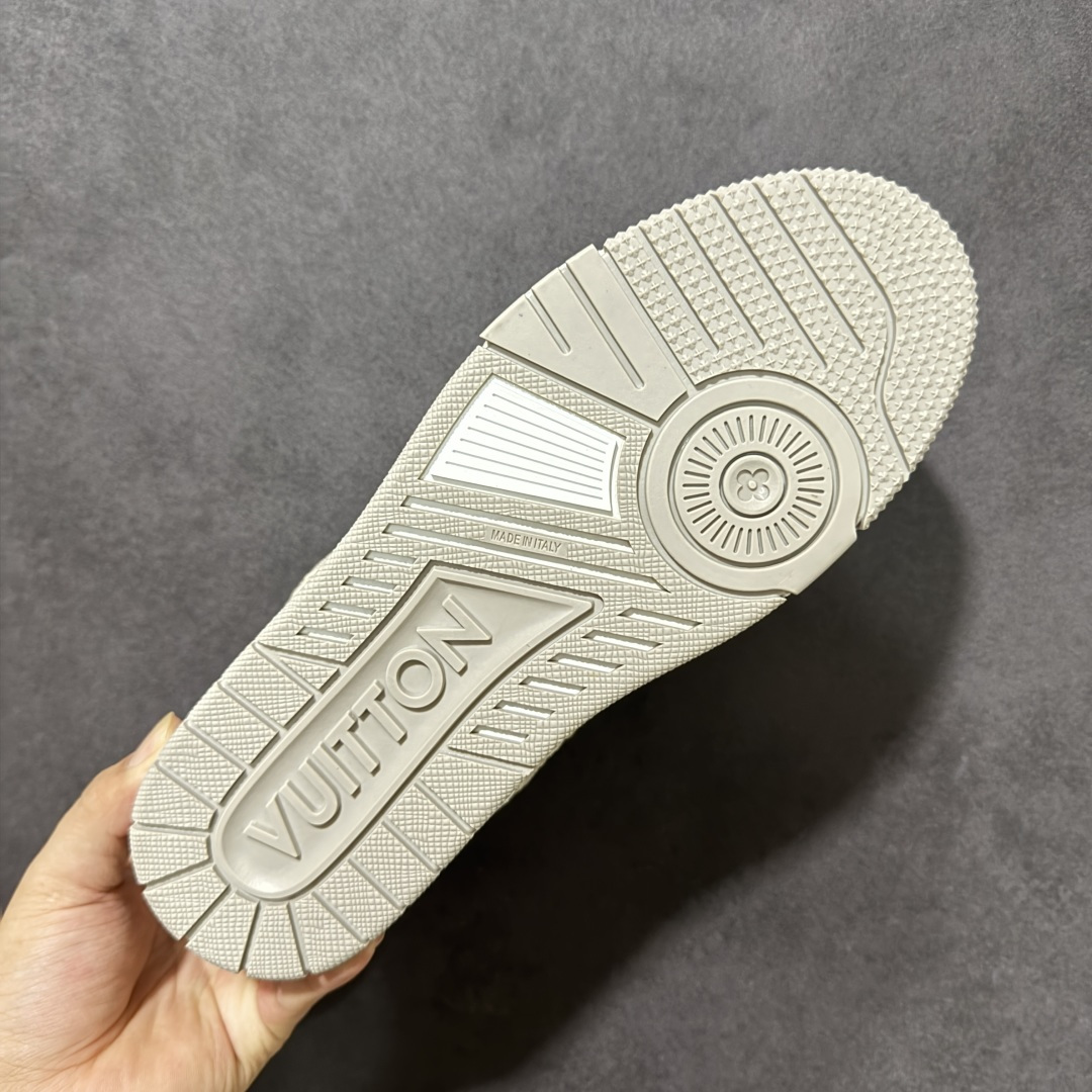 图片[9]-【纯原礼盒版】LV Trainer 2026路易威登走秀最新款 原版1：1开发复刻 做工精细 鞋面由意大利进口小牛皮拼接，侧边饰有品牌LOGO标志，进口网布垫脚➕透气网布内里，脚感超舒适 原厂特供原版TPU组合大底 套包工艺 尺码：35 36 37 38 39 40 41 42 43 44 45 46-选品中心