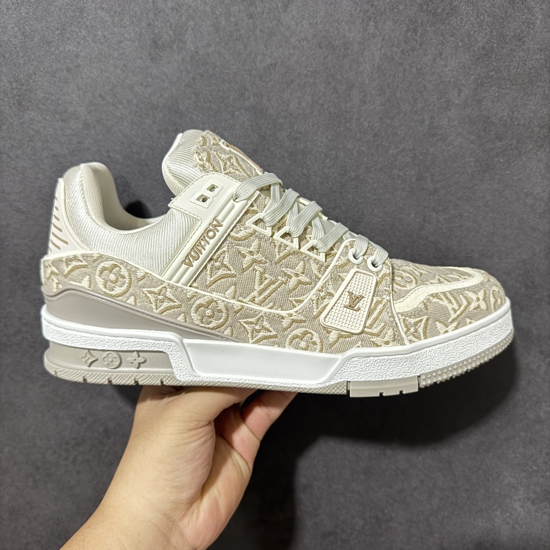 【纯原礼盒版】LV Trainer 2026路易威登走秀最新款 原版1:1开发复刻 做工精细 鞋面由意大利进口小牛皮拼接,侧边饰有品牌LOGO标志,进口网布垫脚➕透气网布内里,脚感超舒适 原厂特供原版TPU组合大底 套包工艺 尺码:35 36 37 38 39 40 41 42 43 44 45 46-选品中心