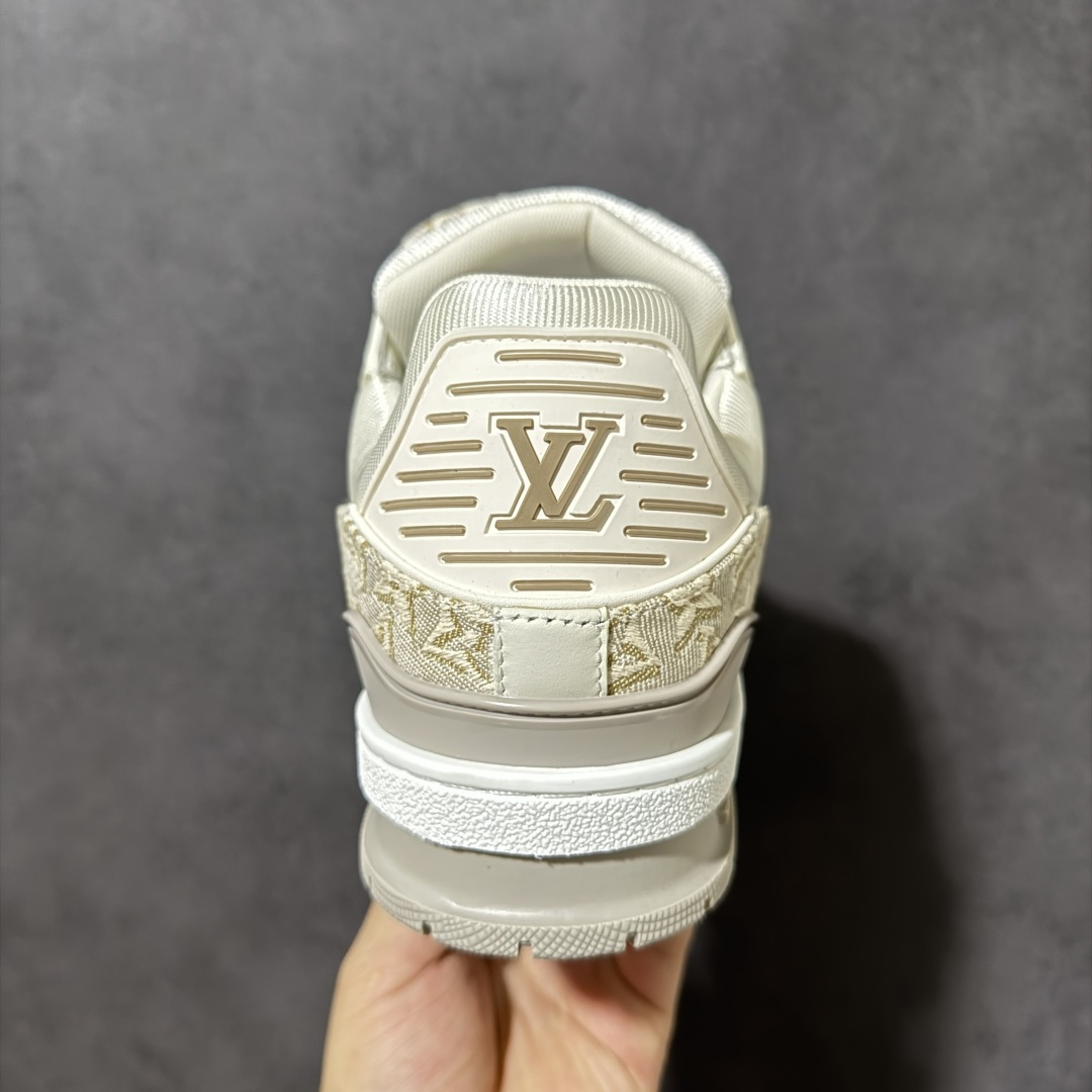 图片[4]-【纯原礼盒版】LV Trainer 2026路易威登走秀最新款 原版1：1开发复刻 做工精细 鞋面由意大利进口小牛皮拼接，侧边饰有品牌LOGO标志，进口网布垫脚➕透气网布内里，脚感超舒适 原厂特供原版TPU组合大底 套包工艺 尺码：35 36 37 38 39 40 41 42 43 44 45 46-选品中心