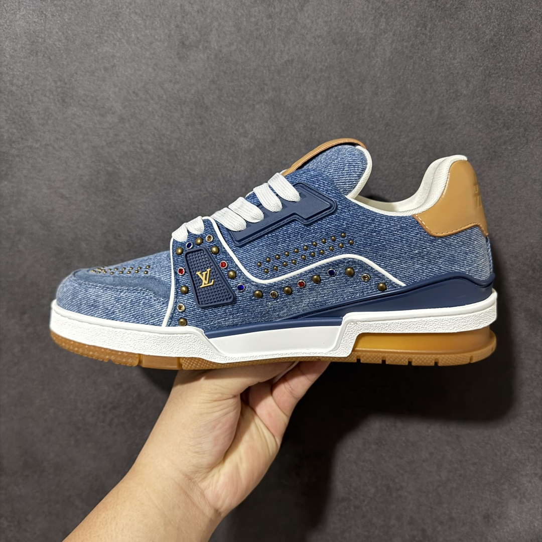 图片[2]-【纯原礼盒版】LV Trainer 2026路易威登走秀最新款 原版1：1开发复刻 做工精细 鞋面由意大利进口小牛皮拼接，侧边饰有品牌LOGO标志，进口网布垫脚➕透气网布内里，脚感超舒适 原厂特供原版TPU组合大底 套包工艺 尺码：35 36 37 38 39 40 41 42 43 44 45 46-选品中心