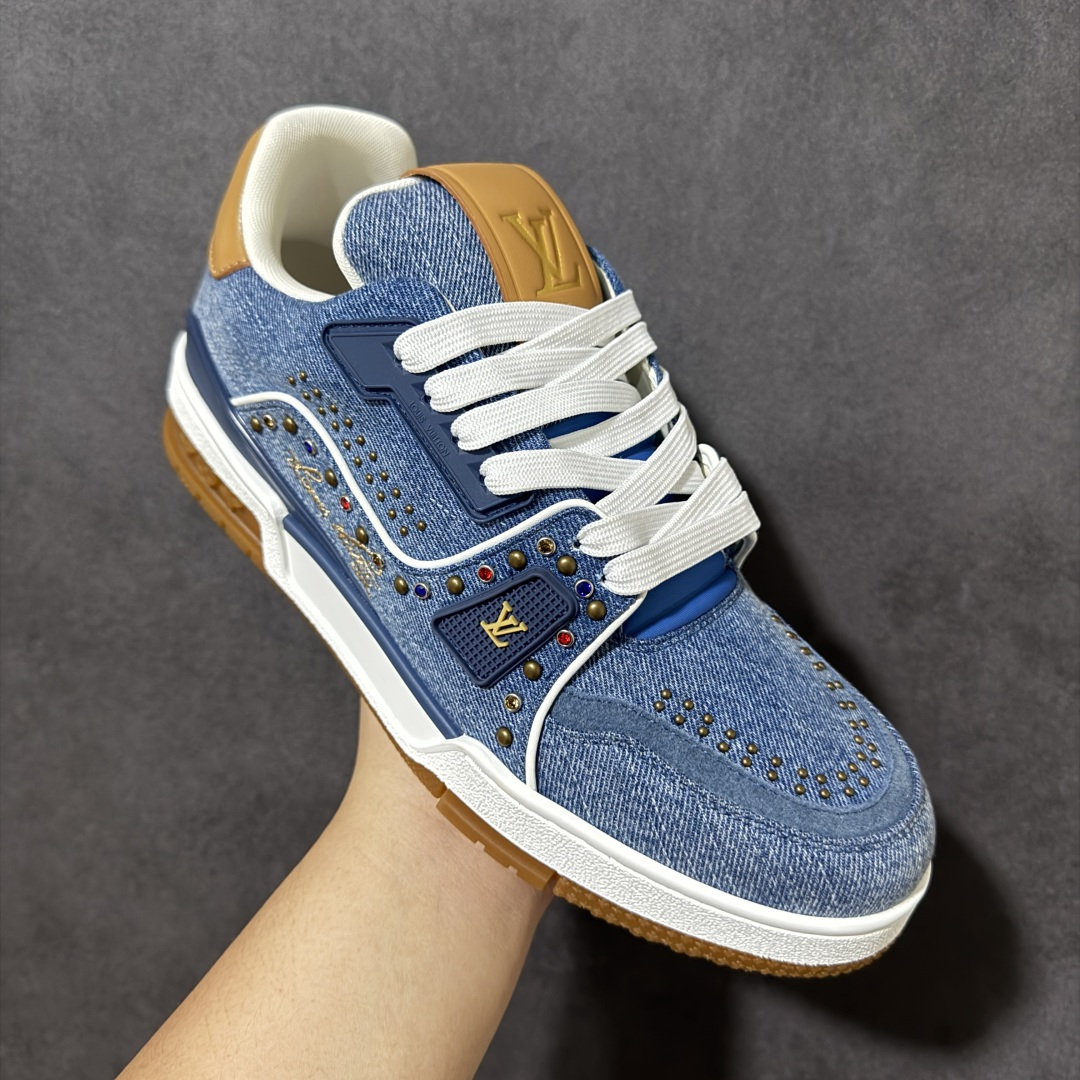 图片[3]-【纯原礼盒版】LV Trainer 2026路易威登走秀最新款 原版1：1开发复刻 做工精细 鞋面由意大利进口小牛皮拼接，侧边饰有品牌LOGO标志，进口网布垫脚➕透气网布内里，脚感超舒适 原厂特供原版TPU组合大底 套包工艺 尺码：35 36 37 38 39 40 41 42 43 44 45 46-选品中心