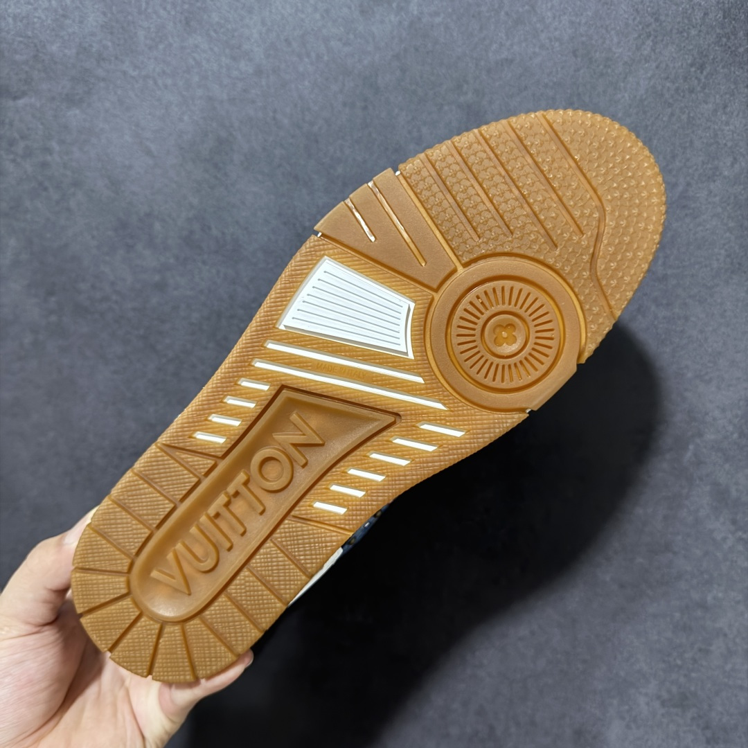 图片[9]-【纯原礼盒版】LV Trainer 2026路易威登走秀最新款 原版1：1开发复刻 做工精细 鞋面由意大利进口小牛皮拼接，侧边饰有品牌LOGO标志，进口网布垫脚➕透气网布内里，脚感超舒适 原厂特供原版TPU组合大底 套包工艺 尺码：35 36 37 38 39 40 41 42 43 44 45 46-选品中心