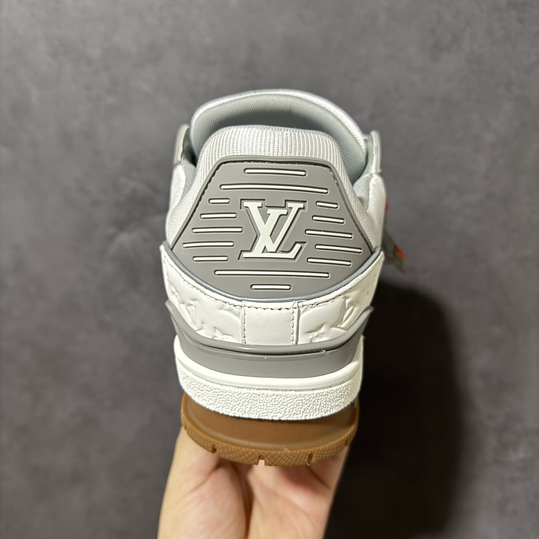 图片[4]-【纯原礼盒版】LV Trainer 2026路易威登走秀最新款 原版1：1开发复刻 做工精细 鞋面由意大利进口小牛皮拼接，侧边饰有品牌LOGO标志，进口网布垫脚➕透气网布内里，脚感超舒适 原厂特供原版TPU组合大底 套包工艺 尺码：35 36 37 38 39 40 41 42 43 44 45 46-选品中心