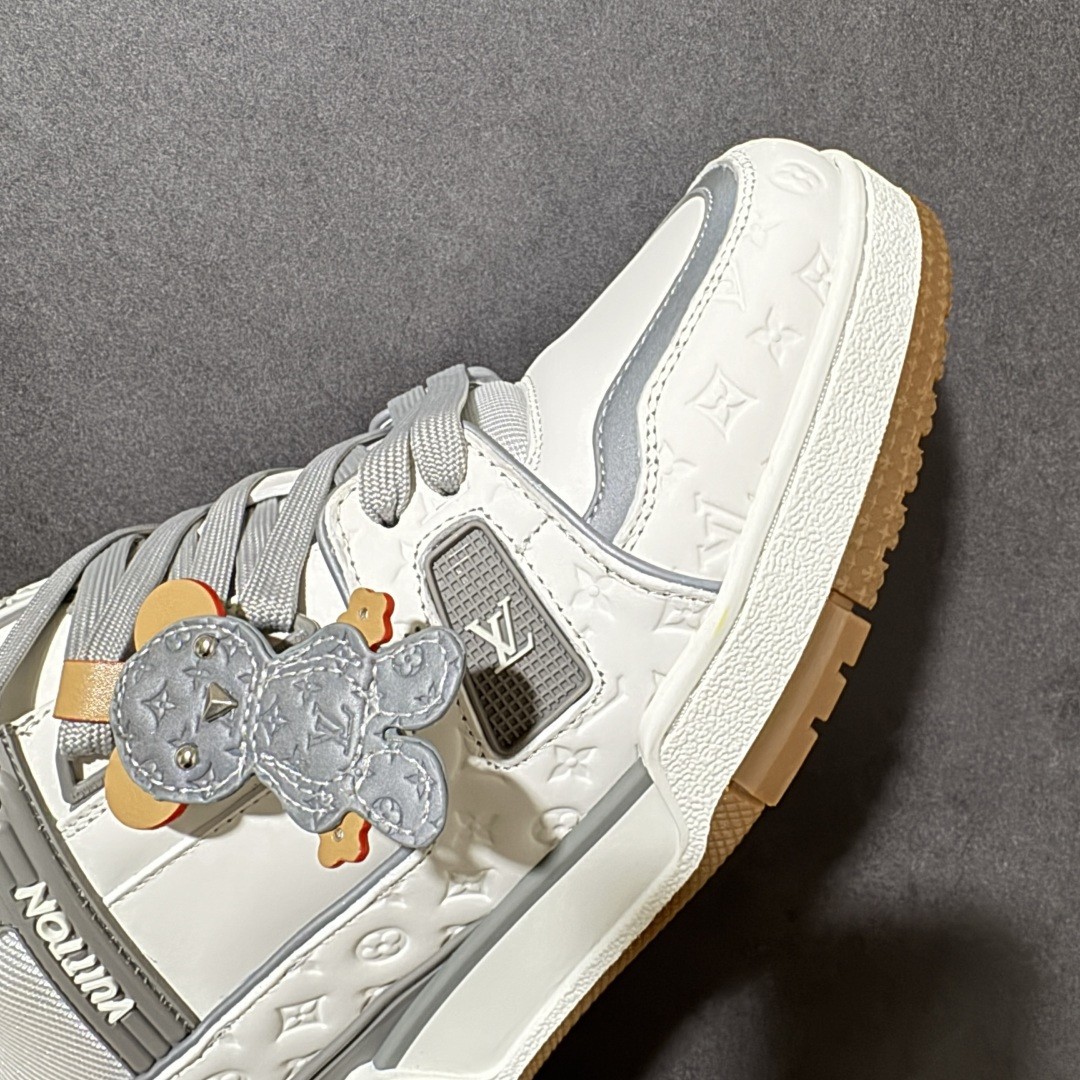 图片[8]-【纯原礼盒版】LV Trainer 2026路易威登走秀最新款 原版1：1开发复刻 做工精细 鞋面由意大利进口小牛皮拼接，侧边饰有品牌LOGO标志，进口网布垫脚➕透气网布内里，脚感超舒适 原厂特供原版TPU组合大底 套包工艺 尺码：35 36 37 38 39 40 41 42 43 44 45 46-选品中心