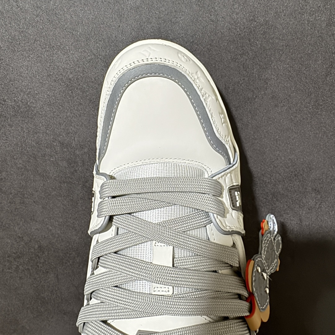 图片[5]-【纯原礼盒版】LV Trainer 2026路易威登走秀最新款 原版1：1开发复刻 做工精细 鞋面由意大利进口小牛皮拼接，侧边饰有品牌LOGO标志，进口网布垫脚➕透气网布内里，脚感超舒适 原厂特供原版TPU组合大底 套包工艺 尺码：35 36 37 38 39 40 41 42 43 44 45 46-选品中心