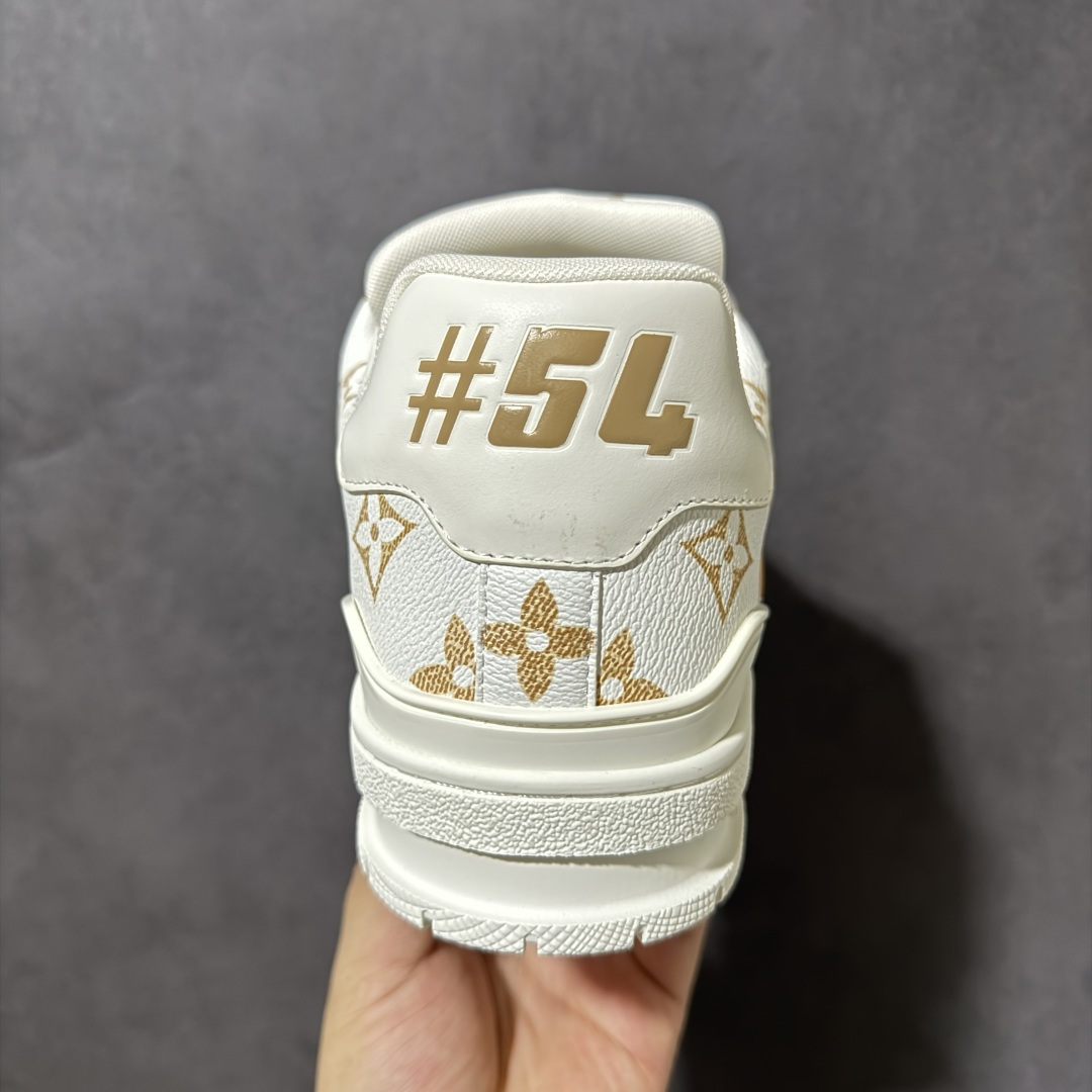 图片[4]-【纯原礼盒版】LV Trainer 2026路易威登走秀最新款 原版1：1开发复刻 做工精细 鞋面由意大利进口小牛皮拼接，侧边饰有品牌LOGO标志，进口网布垫脚➕透气网布内里，脚感超舒适 原厂特供原版TPU组合大底 套包工艺 尺码：35 36 37 38 39 40 41 42 43 44 45 46-选品中心