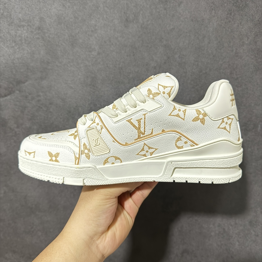 图片[2]-【纯原礼盒版】LV Trainer 2026路易威登走秀最新款 原版1：1开发复刻 做工精细 鞋面由意大利进口小牛皮拼接，侧边饰有品牌LOGO标志，进口网布垫脚➕透气网布内里，脚感超舒适 原厂特供原版TPU组合大底 套包工艺 尺码：35 36 37 38 39 40 41 42 43 44 45 46-选品中心