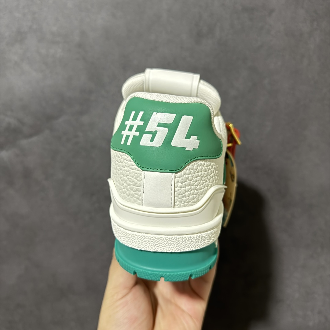 图片[4]-【纯原礼盒版】LV Trainer 2026路易威登走秀最新款 原版1：1开发复刻 做工精细 鞋面由意大利进口小牛皮拼接，侧边饰有品牌LOGO标志，进口网布垫脚➕透气网布内里，脚感超舒适 原厂特供原版TPU组合大底 套包工艺 尺码：35 36 37 38 39 40 41 42 43 44 45 46-选品中心