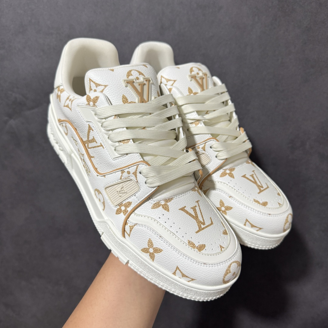图片[3]-【纯原礼盒版】LV Trainer 2026路易威登走秀最新款 原版1：1开发复刻 做工精细 鞋面由意大利进口小牛皮拼接，侧边饰有品牌LOGO标志，进口网布垫脚➕透气网布内里，脚感超舒适 原厂特供原版TPU组合大底 套包工艺 尺码：35 36 37 38 39 40 41 42 43 44 45 46-选品中心
