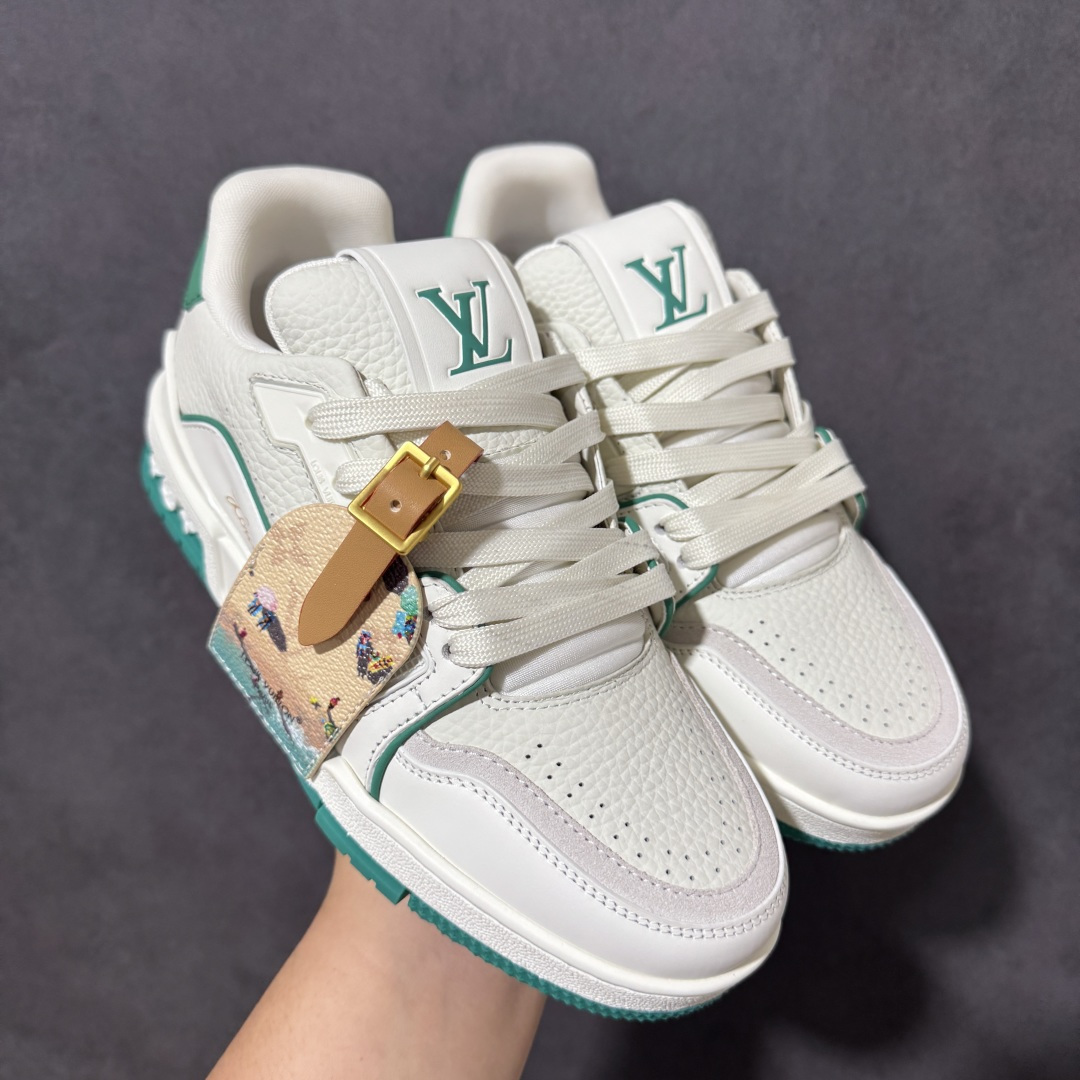 图片[2]-【纯原礼盒版】LV Trainer 2026路易威登走秀最新款 原版1：1开发复刻 做工精细 鞋面由意大利进口小牛皮拼接，侧边饰有品牌LOGO标志，进口网布垫脚➕透气网布内里，脚感超舒适 原厂特供原版TPU组合大底 套包工艺 尺码：35 36 37 38 39 40 41 42 43 44 45 46-选品中心