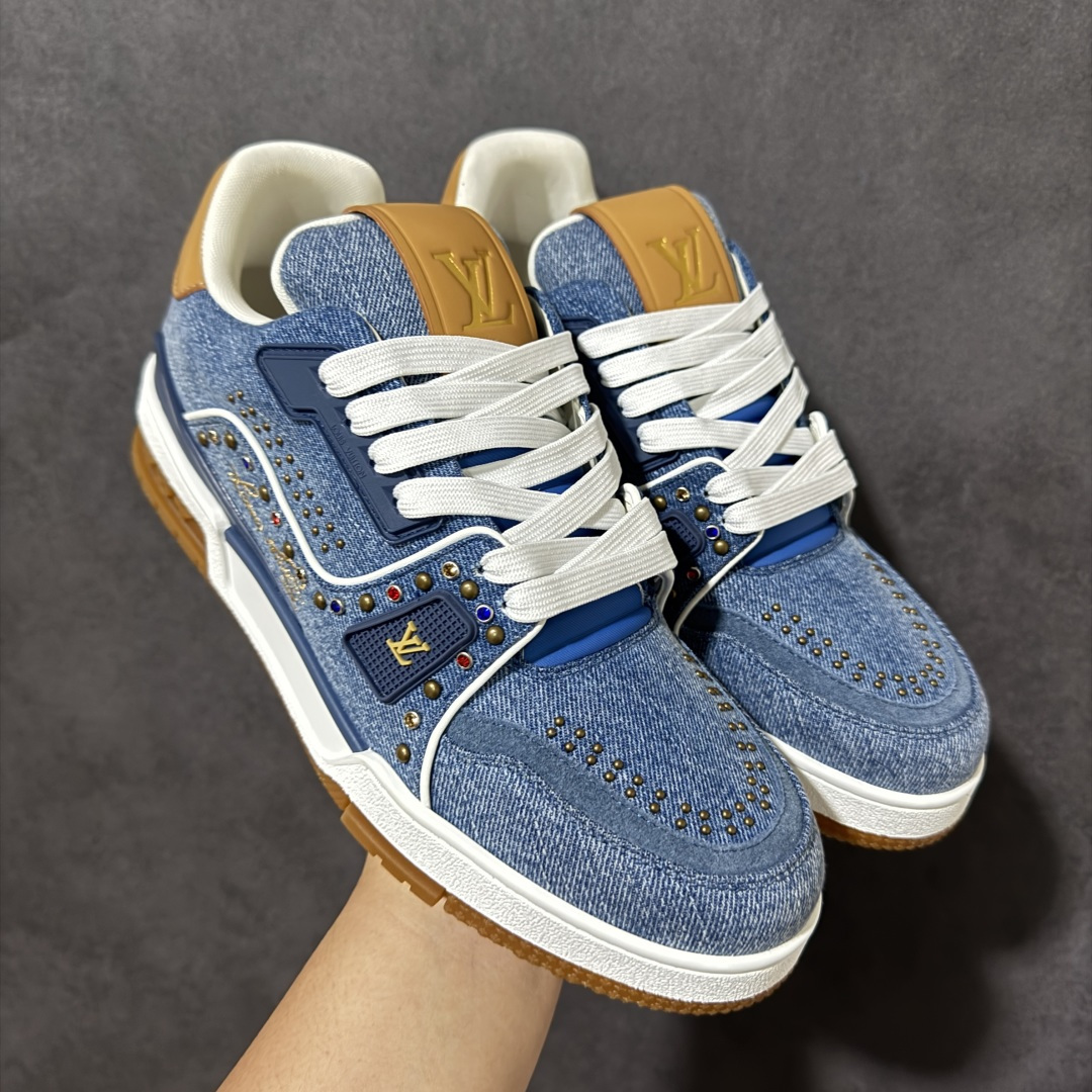 图片[5]-【纯原礼盒版】LV Trainer 2026路易威登走秀最新款 原版1：1开发复刻 做工精细 鞋面由意大利进口小牛皮拼接，侧边饰有品牌LOGO标志，进口网布垫脚➕透气网布内里，脚感超舒适 原厂特供原版TPU组合大底 套包工艺 尺码：35 36 37 38 39 40 41 42 43 44 45 46-选品中心
