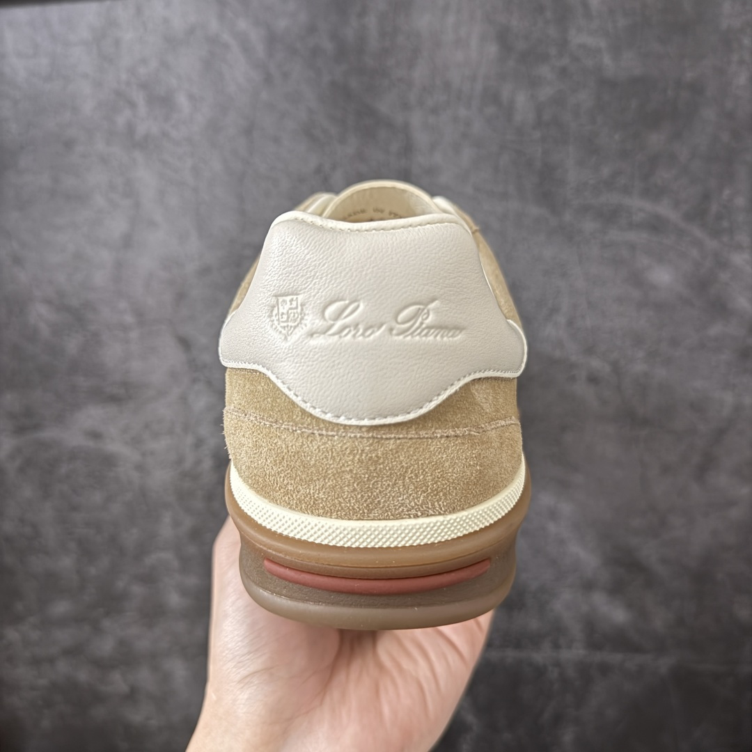图片[4]-【佛山超A版】Loro Piana LP Tennis Walk Low 生活系列低帮复古百搭德训风休闲运动板鞋 意大利顶级奢侈品牌·诺悠翩雅 这款新款绒面革网球鞋采用超低帮设计 适合全年穿着 并具有防水性能 包边鞋底营造轻松迷人的色彩组合 将功能性与低调个性风格和谐融合 打造都市着装的理想鞋履选择 鞋跟处饰以Kummel色嵌片 柔软小牛皮鞋舌 压印LP徽标 棉质鞋带材质 鞋面：牛剖层绒面革 鞋底：橡胶 衬里：牛皮革 尺码：35 36 37 38 39 40 41 42 43 44 45-选品中心