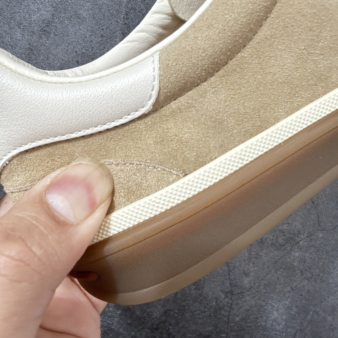 图片[4]-【佛山超A版】Loro Piana LP Tennis Walk Low 生活系列低帮复古百搭德训风休闲运动板鞋 意大利顶级奢侈品牌·诺悠翩雅 这款新款绒面革网球鞋采用超低帮设计 适合全年穿着 并具有防水性能 包边鞋底营造轻松迷人的色彩组合 将功能性与低调个性风格和谐融合 打造都市着装的理想鞋履选择 鞋跟处饰以Kummel色嵌片 柔软小牛皮鞋舌 压印LP徽标 棉质鞋带材质 鞋面：牛剖层绒面革 鞋底：橡胶 衬里：牛皮革 尺码：35 36 37 38 39 40 41 42 43 44 45-选品中心